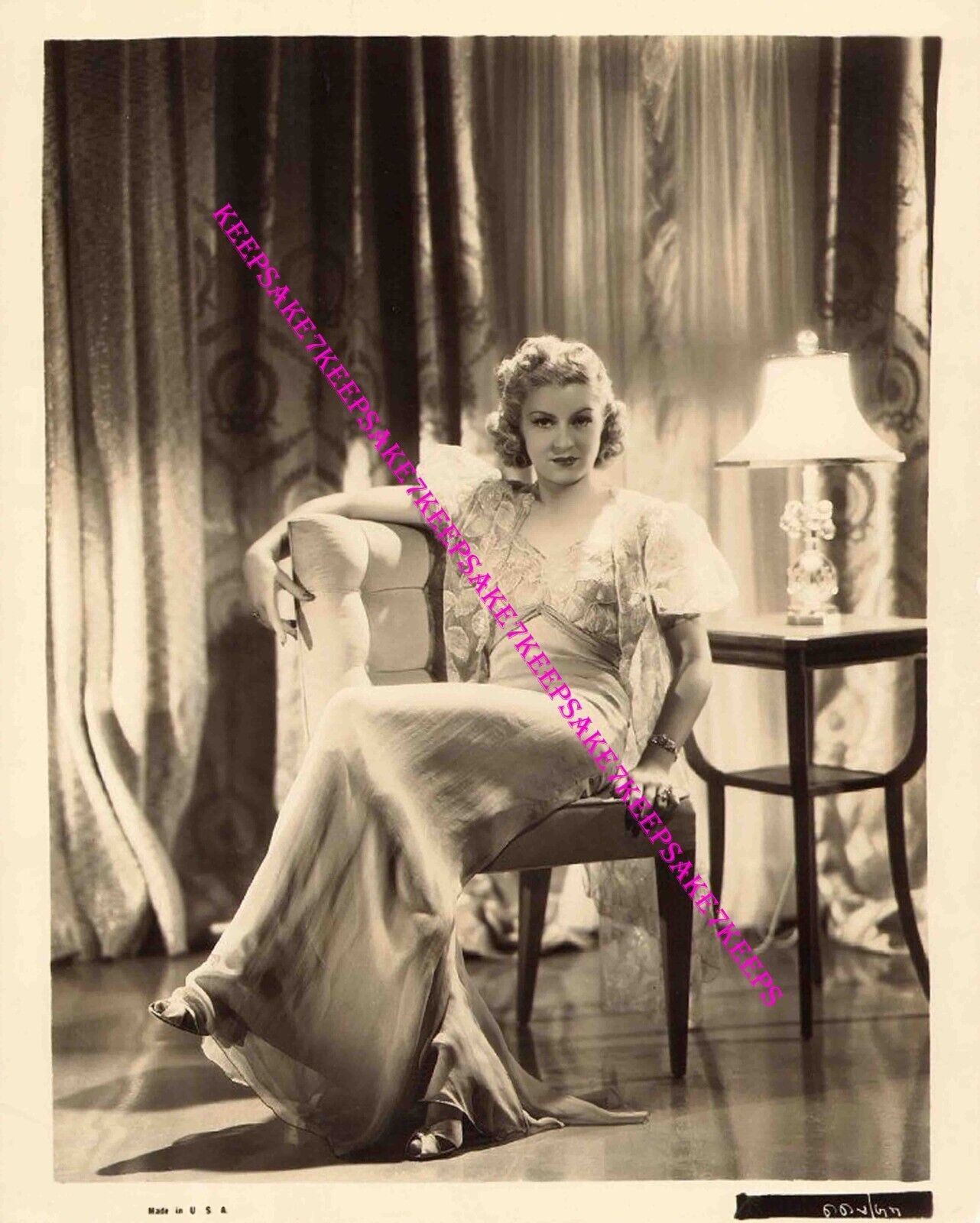 1930s-1980s ACTRESS CLAIRE TREVOR LOVELY LACE DRESSING GOWN 8x10 PHOTO A-CTREV5