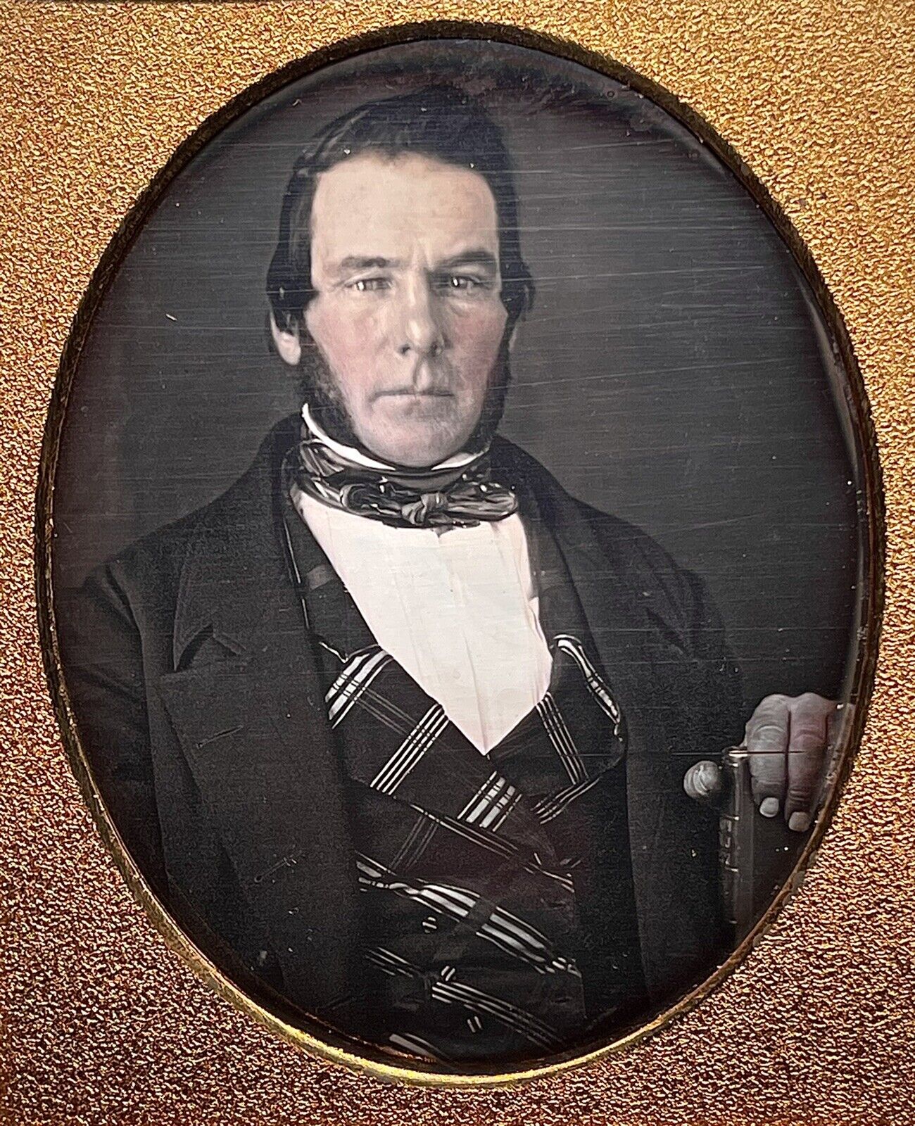 STRONG 1840'S 1/6 PLATE DAGUERREOTYPE - GENT & BOOK - TINTED FACE - IN FULL CASE