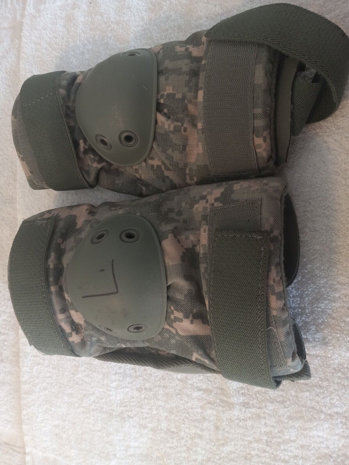 USGI Knee Pads & Elbow Pads, ACU Pattern (Small/Meduim/Large)