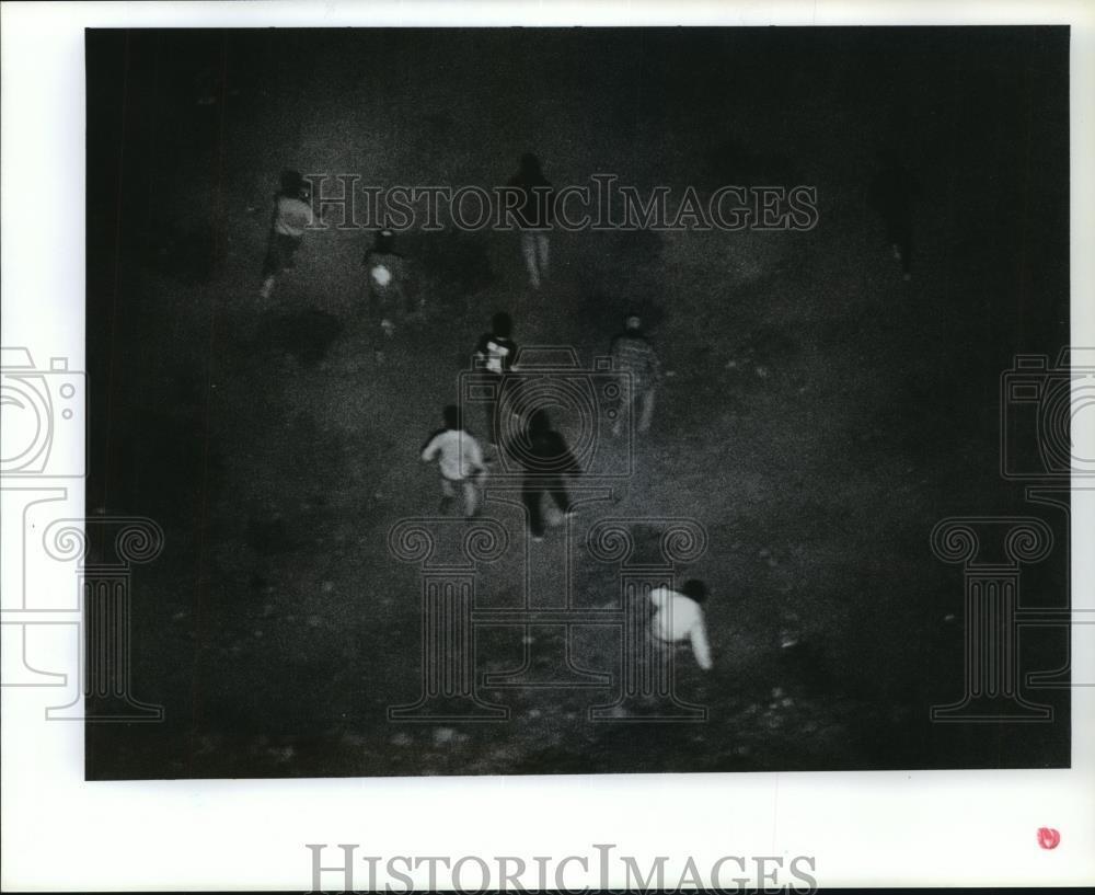 1989 Press Photo Illegal aliens - hca35655