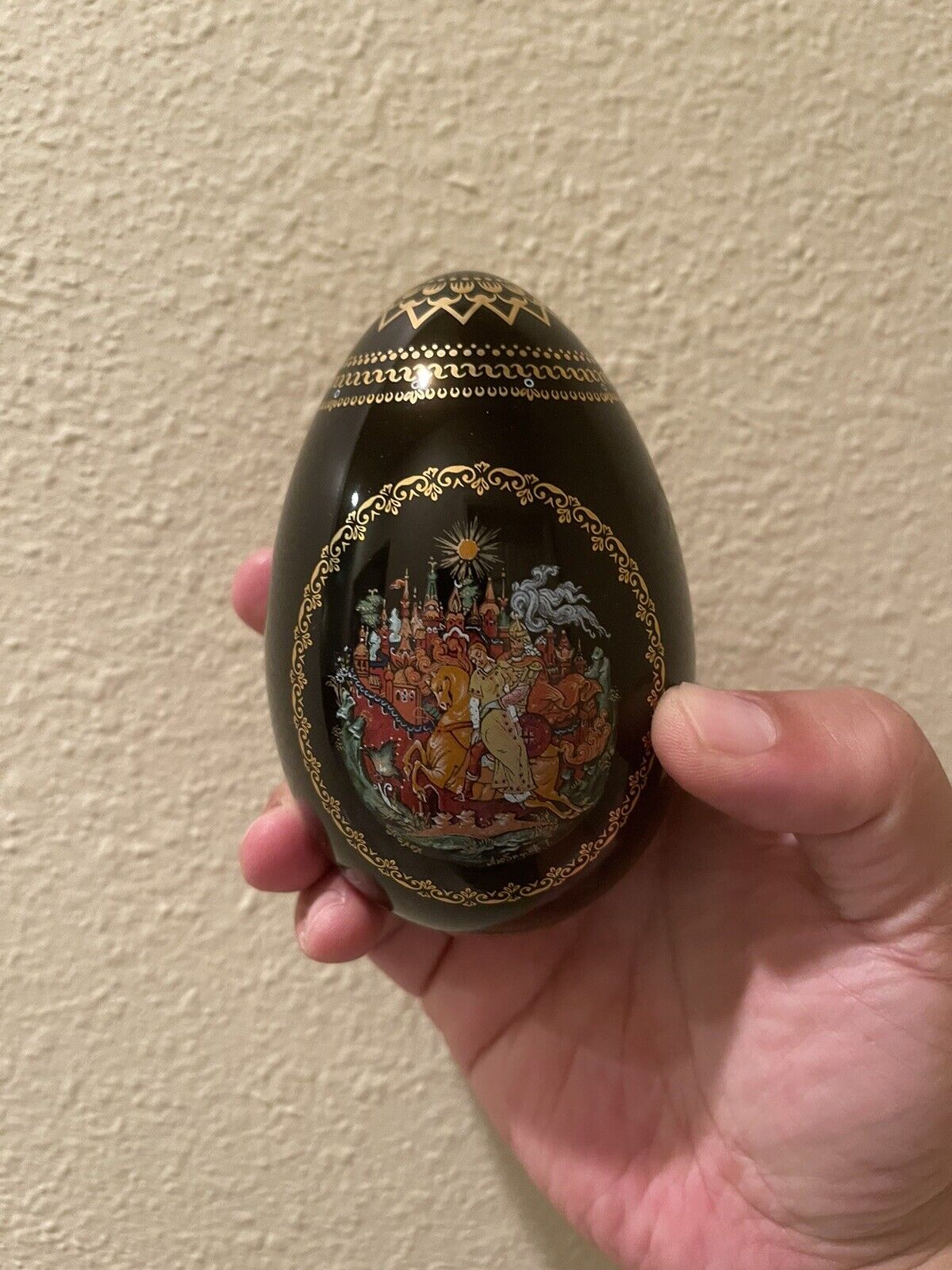 VTG HAND PAINTED RUSSIAN PORCELAIN EGG-SIGNED AND NUMBERED 4\