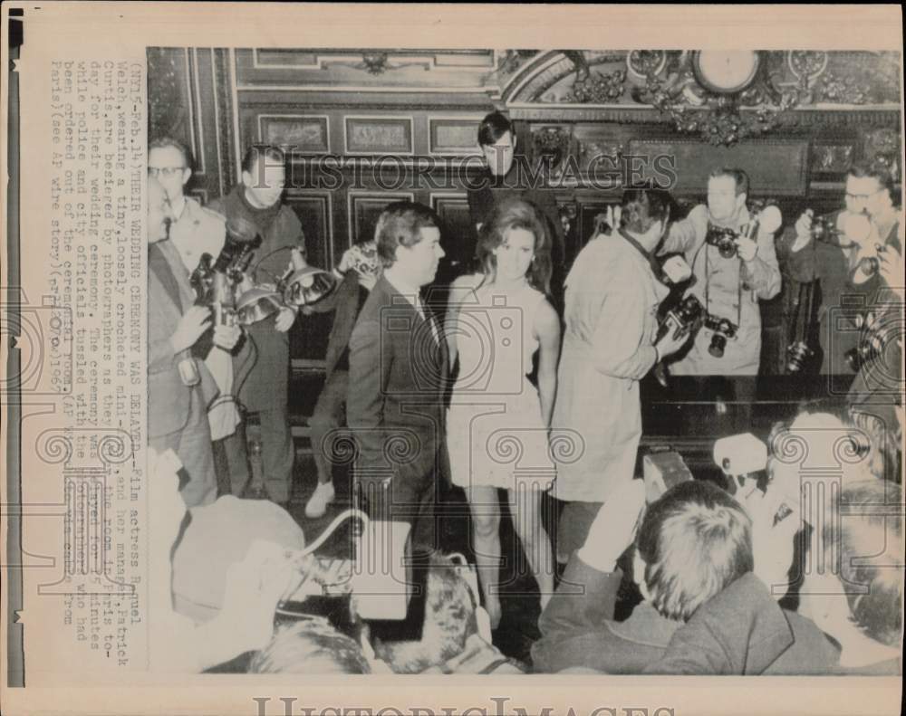 1967 Press Photo Photographers delay wedding of Raquel Welch and Patrick Curtis.