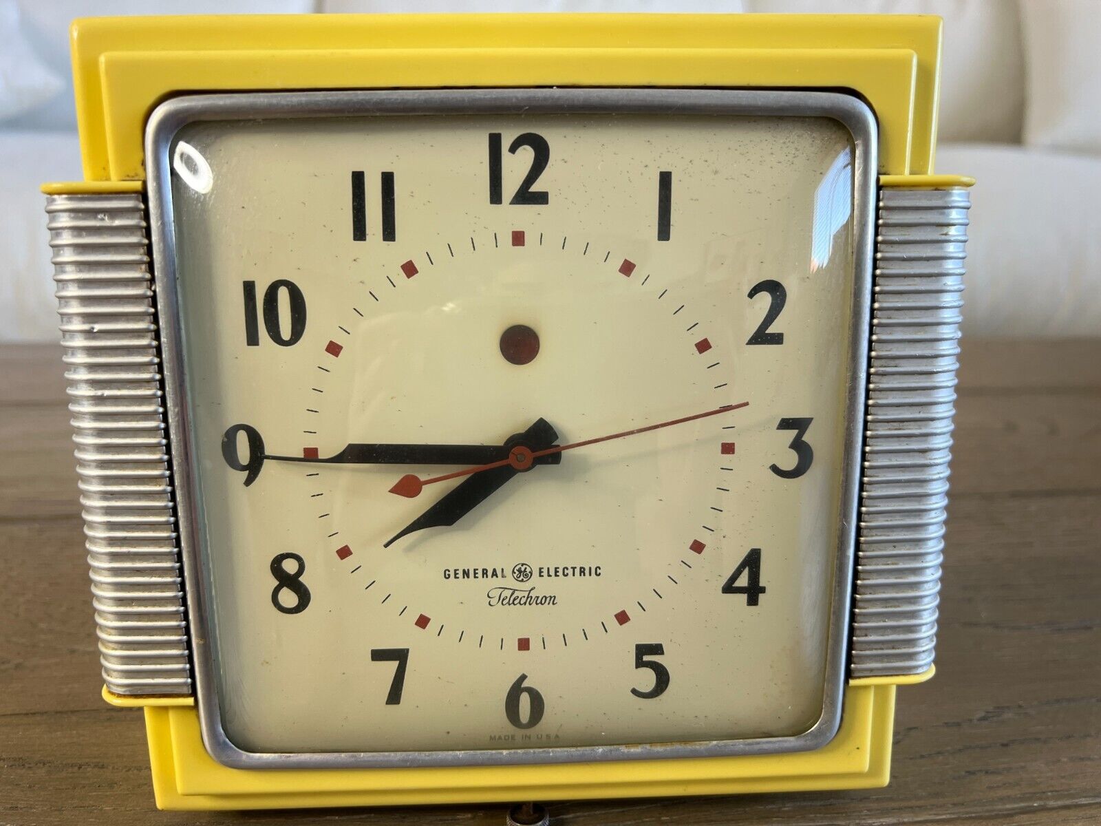 Vintage GE Telechron Wall Clock - Yellow - 1940’s - Model 2HA43- MOSTLY works