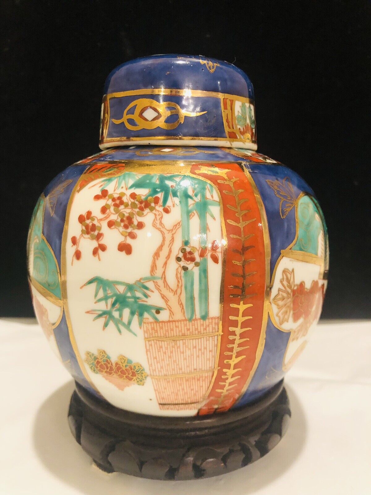 Beautiful Vtg Oriental Chinese Japanese Handpainted Ginger Jar w/ Wooden Base