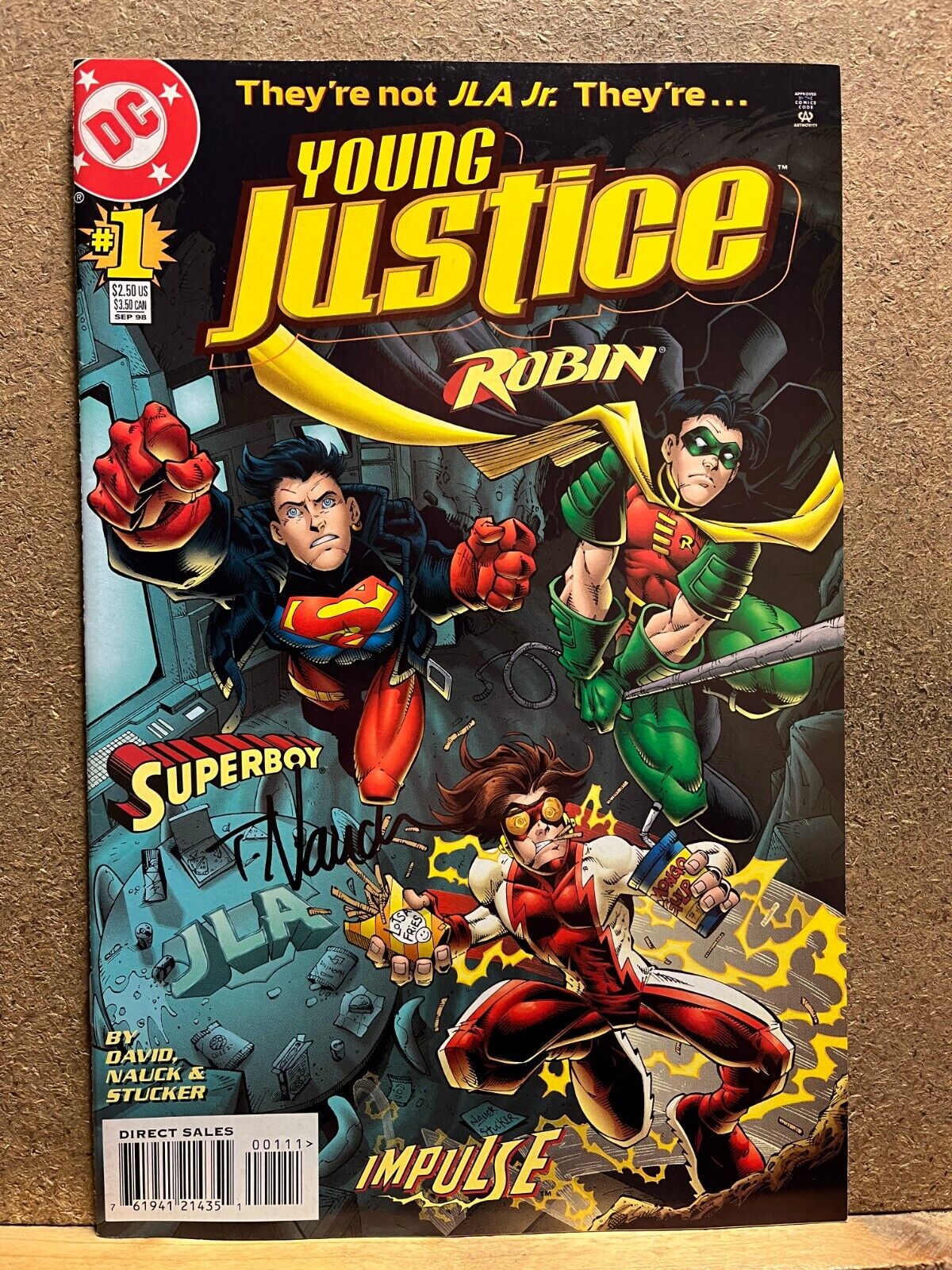 YOUNG JUSTICE - # 1 - NOVEMBER 2001 - VF+/NM - SIGNED COPY