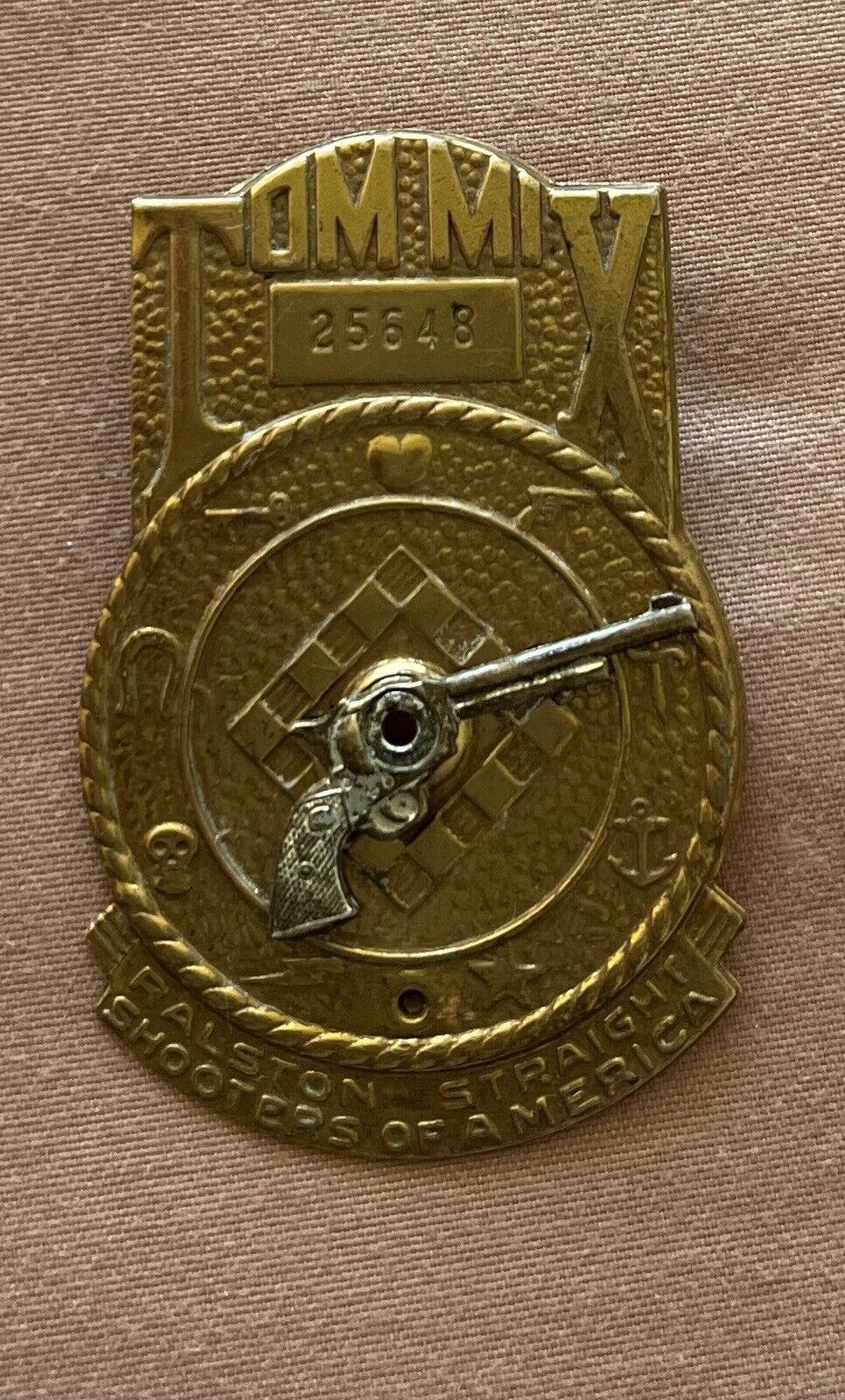 1941 TOM MIX STRAIGHT SHOOTER SIX-GUN DECODER Badge Pin Ralston Radio Premium