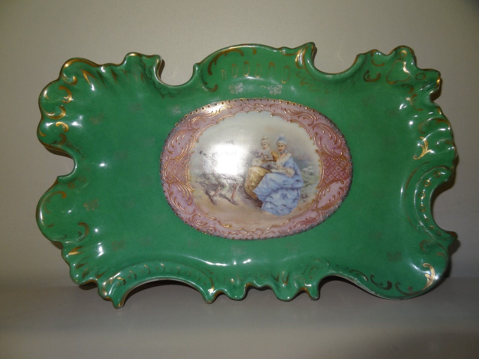 VINTAGE VICTORIAN DECORATIVE TRAY BY VICTORY KARLSBAD AUSTRIA **GORGEOUS GREEN**