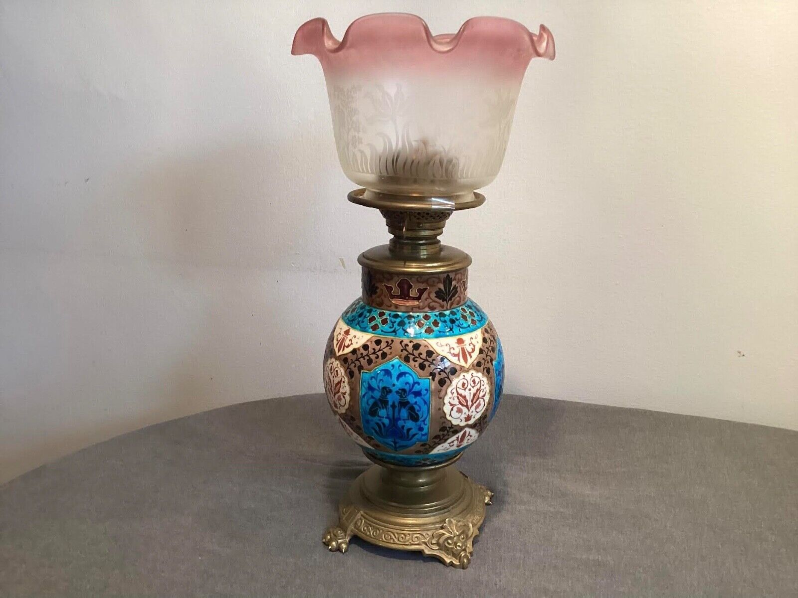 Antique kerosine lamp 19 th century in good condition