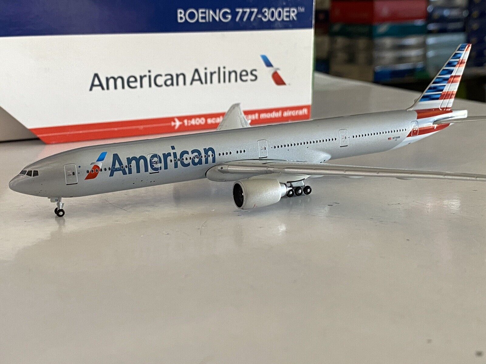 Gemini Jets American Airlines Boeing 777-300ER 1:400 N718AN GJAAL1279