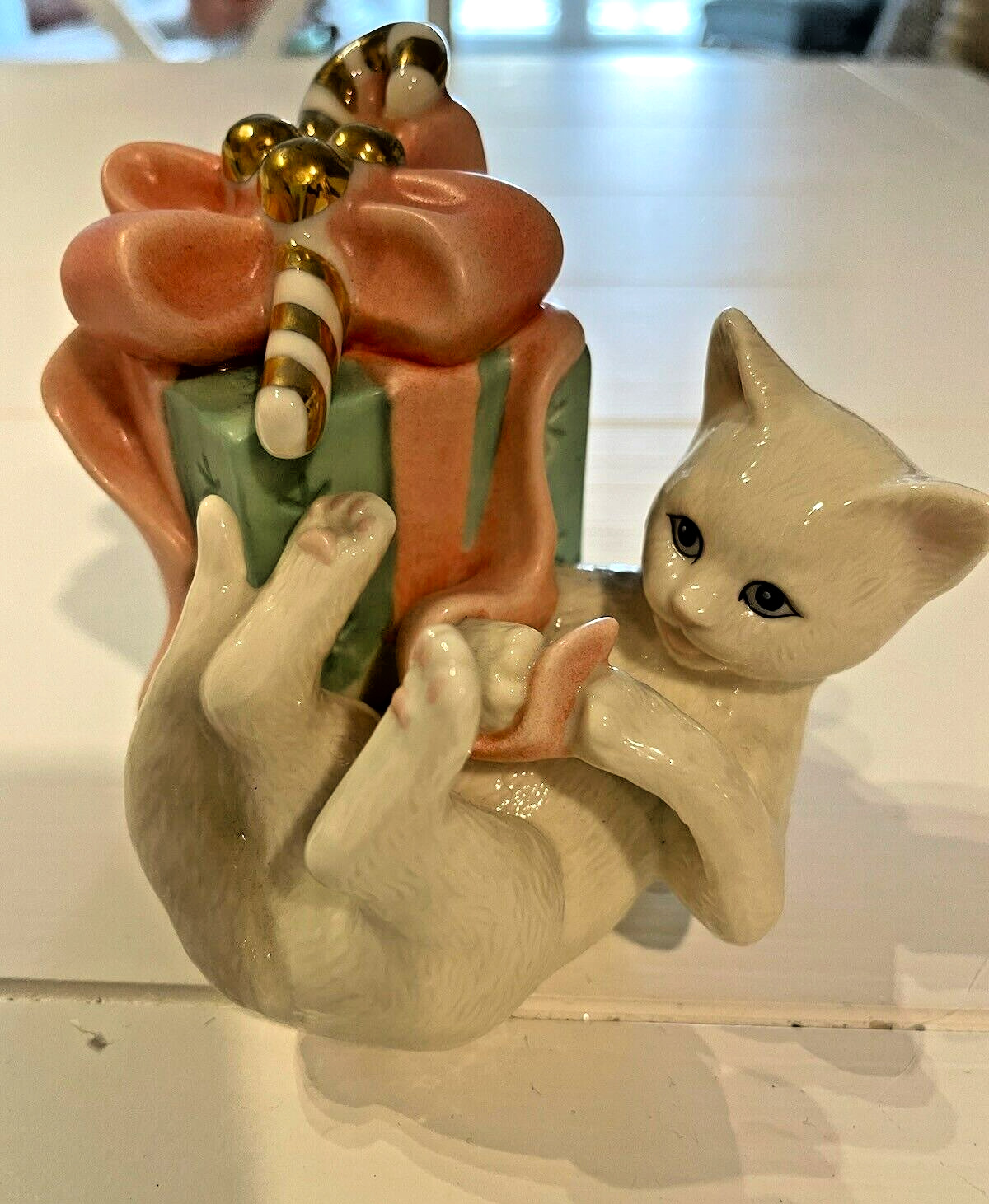 Lenox Presently Curious Kitty Cat With Holiday Gift Present Ceramic Figurine  13