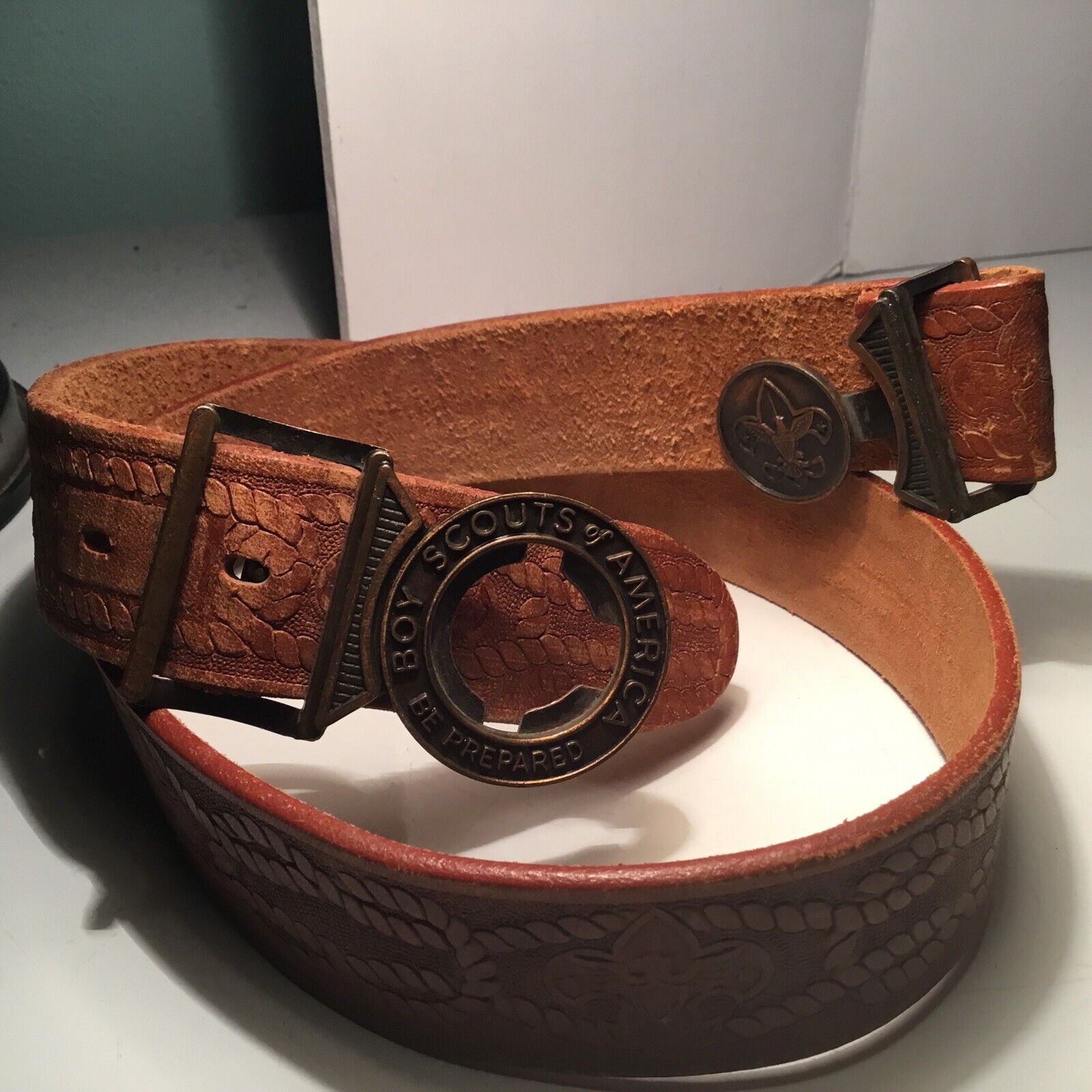 VINTAGE BSA BOY SCOUTS OF AMERICA TOOLED LEATHER BELT SIZE 32 LOCKING 2 PC BUCKL