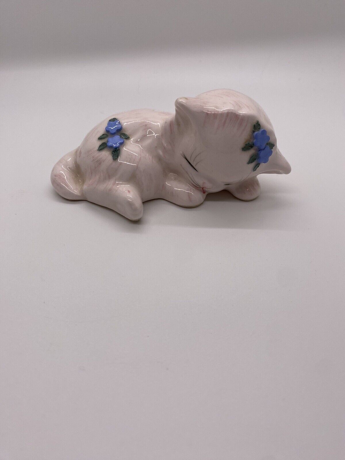 Vtg Lefton Ceramic Figurine Kitten Cat Knapping White-Pink Tint Blue Flowers