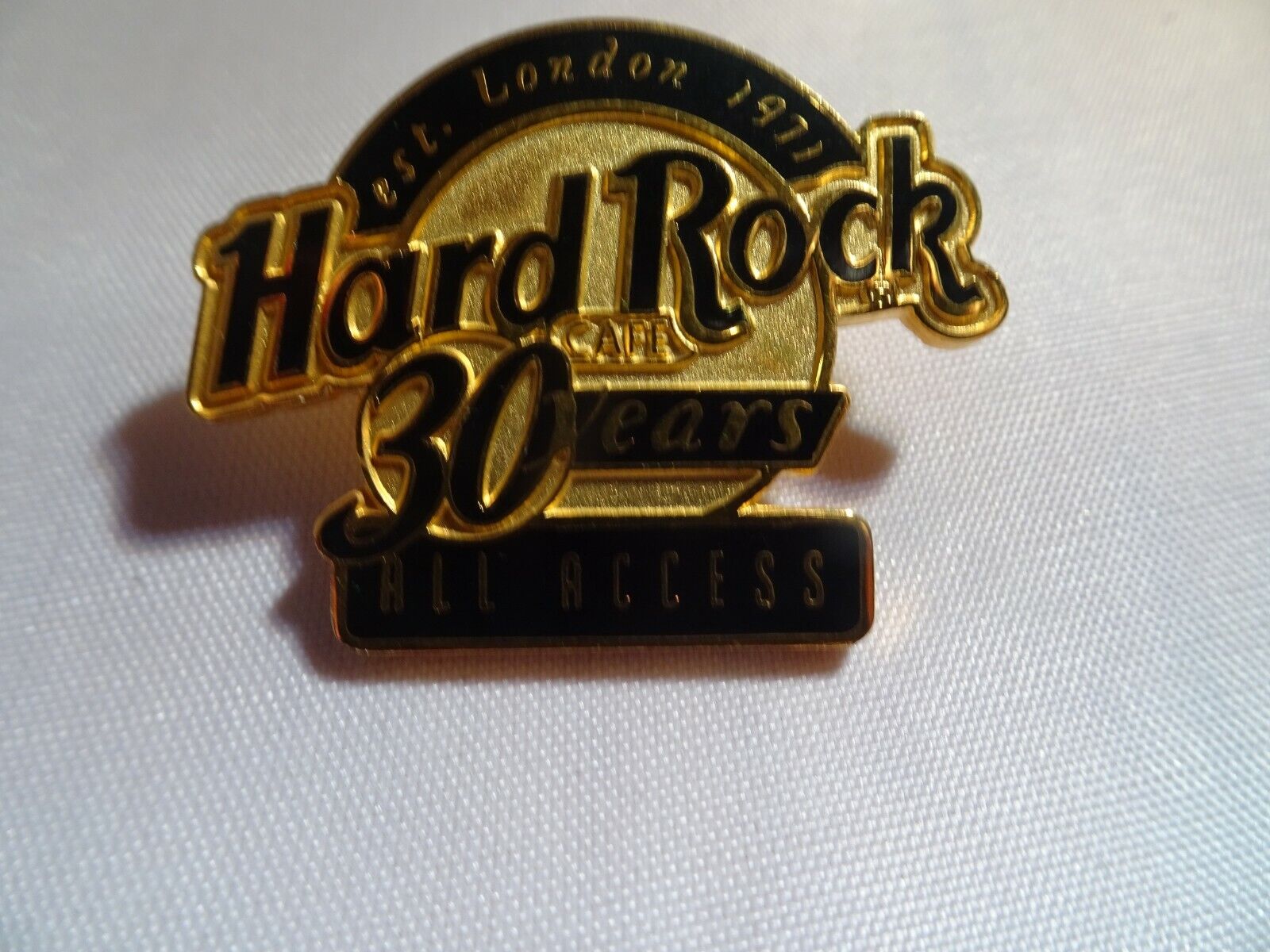 Hard Rock Cafe Classic Logo pin All Access 30th anniversary golden background
