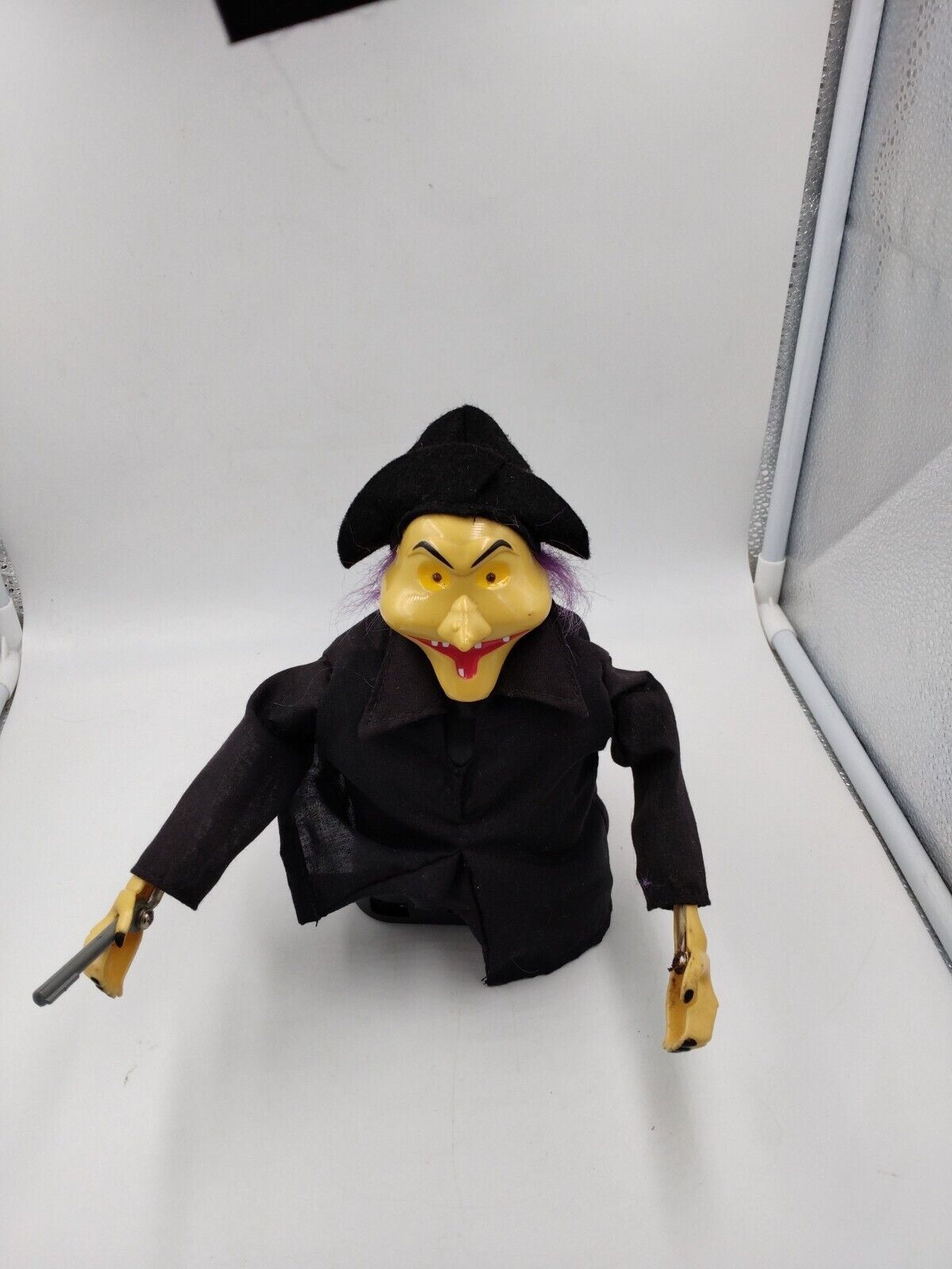 Vintage  DY Toy Witch Pre-owned Tested Halloween Creepy Blinking Eyes 