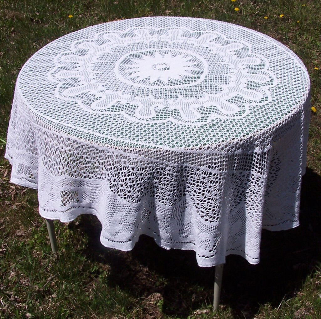 Vintage Flowers & Scallops Machine Crocheted Lace Tablecloth/White Off-Round