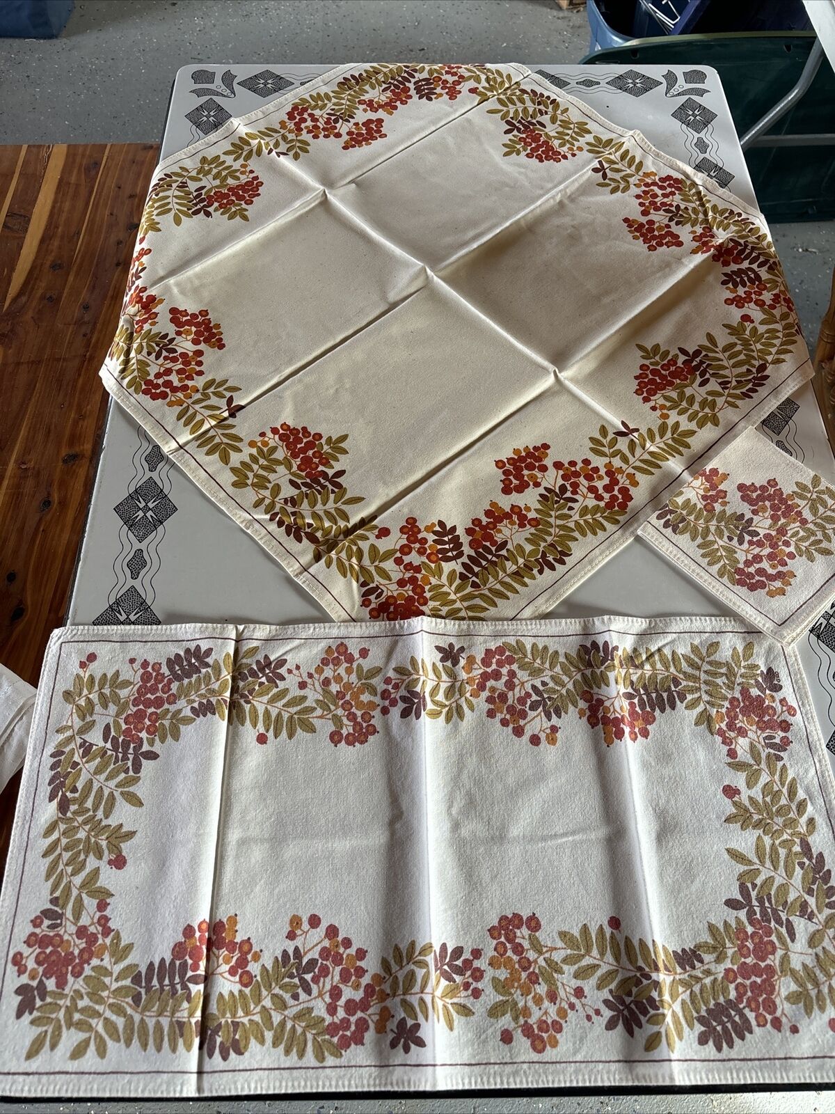 Linen Tablecloth Runner & Napkin (1) Set Fall Colors Bittersweet Leaves