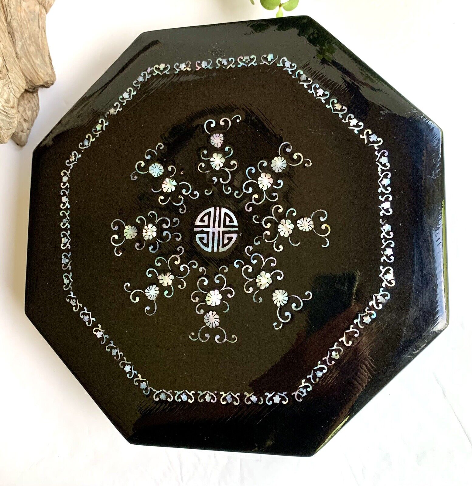 Vintage Korean Mother Of Pearl Inlay Black Lacquer Octagonal Box 10” Medium