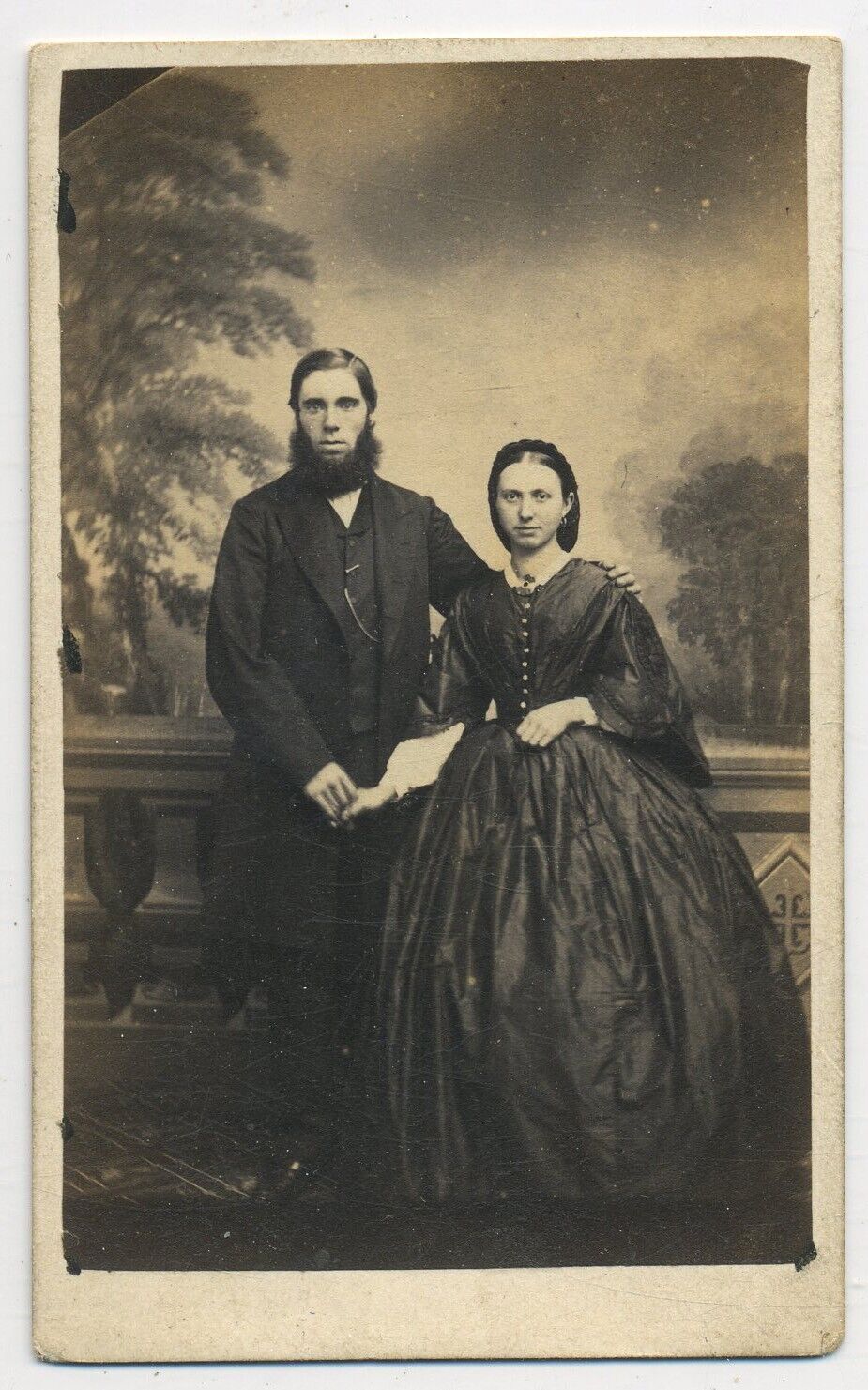 Husband & Wife Holding Hands by Gilchrist Edinburgh Antique CDV Photograph P1