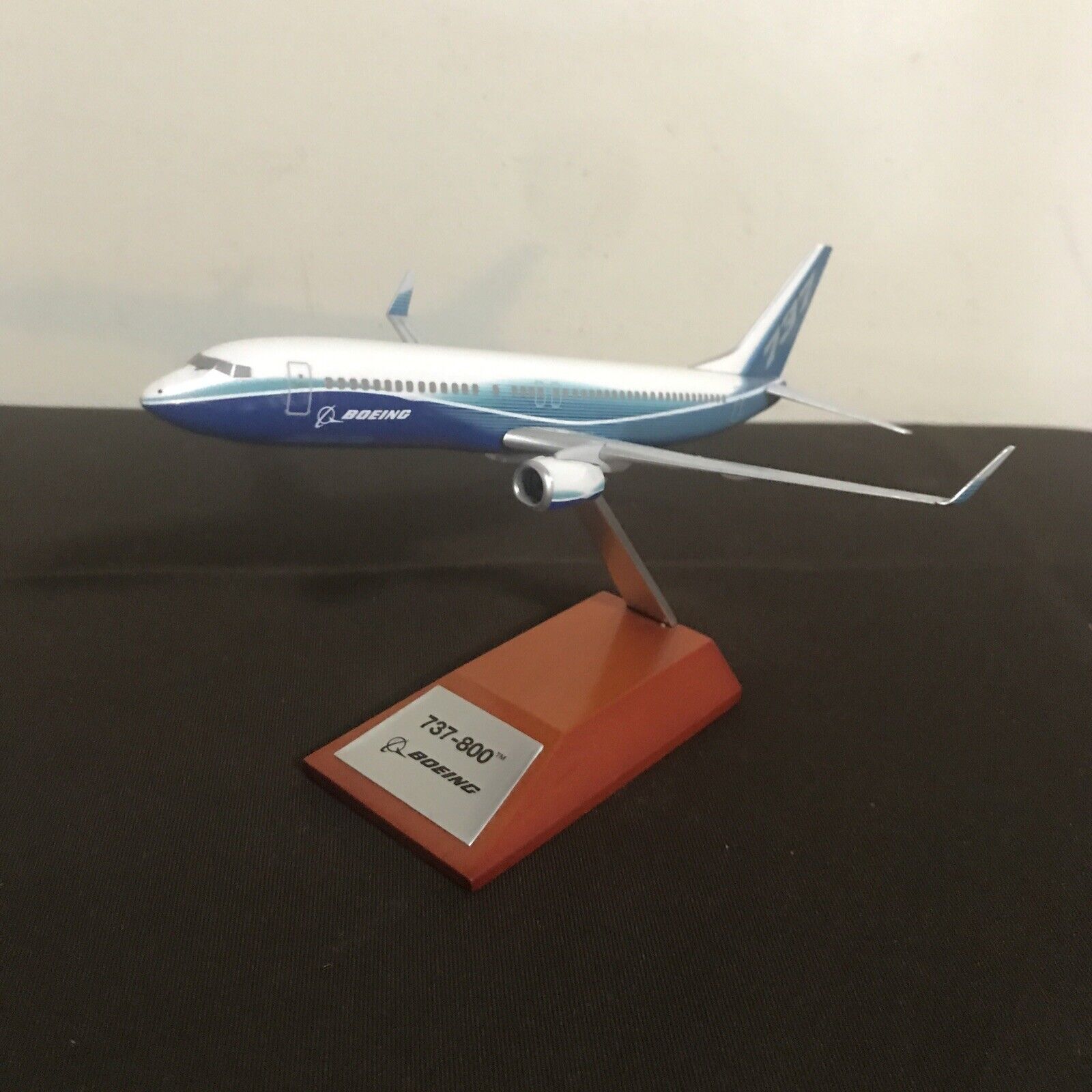 Flight Miniatures Boeing 737-800 Desk Top Model Airplane Wood Base Bottom