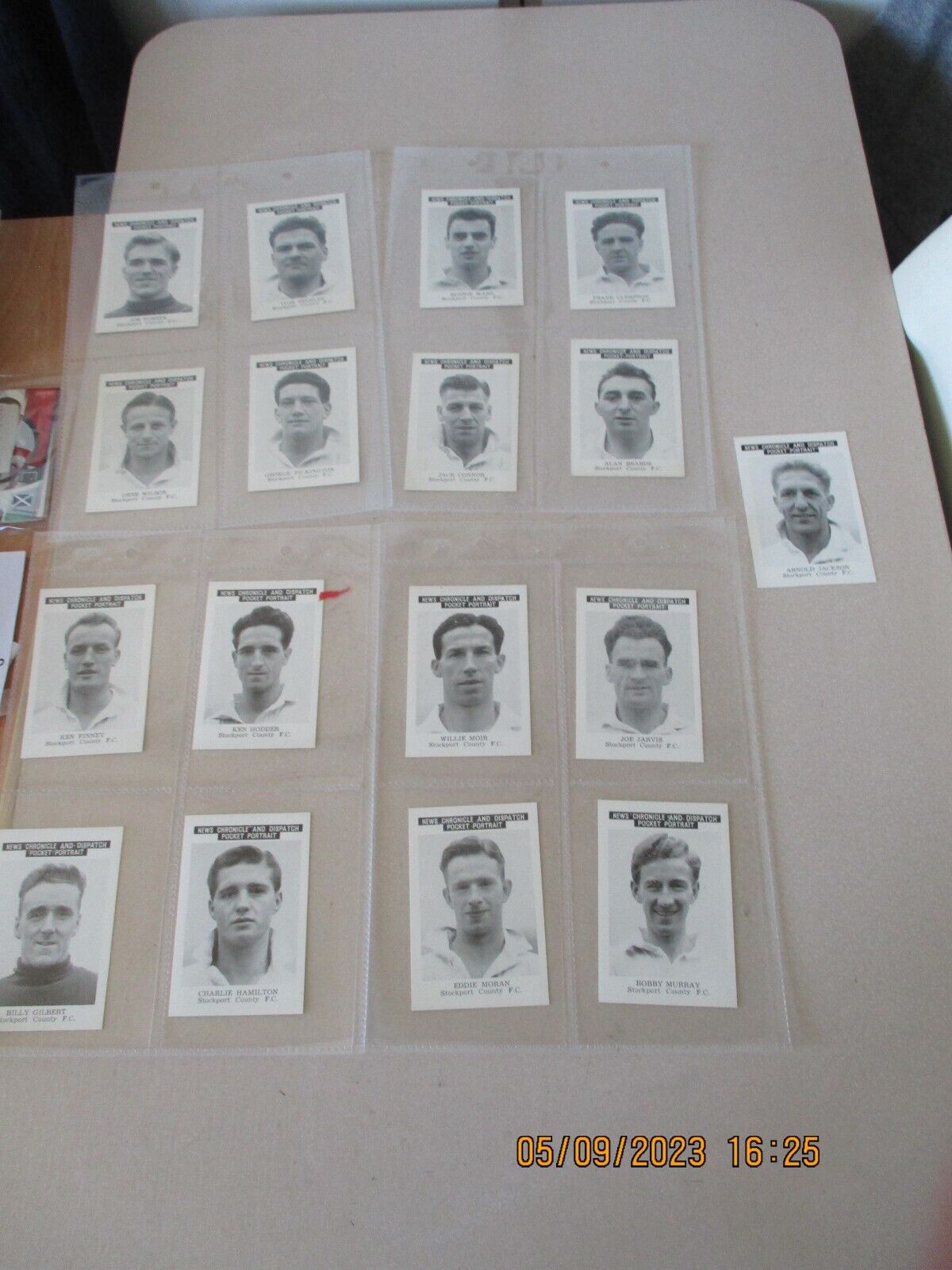 News Chronicle Pocket Portraits Stockport County 1955 Full Set of 17 cards