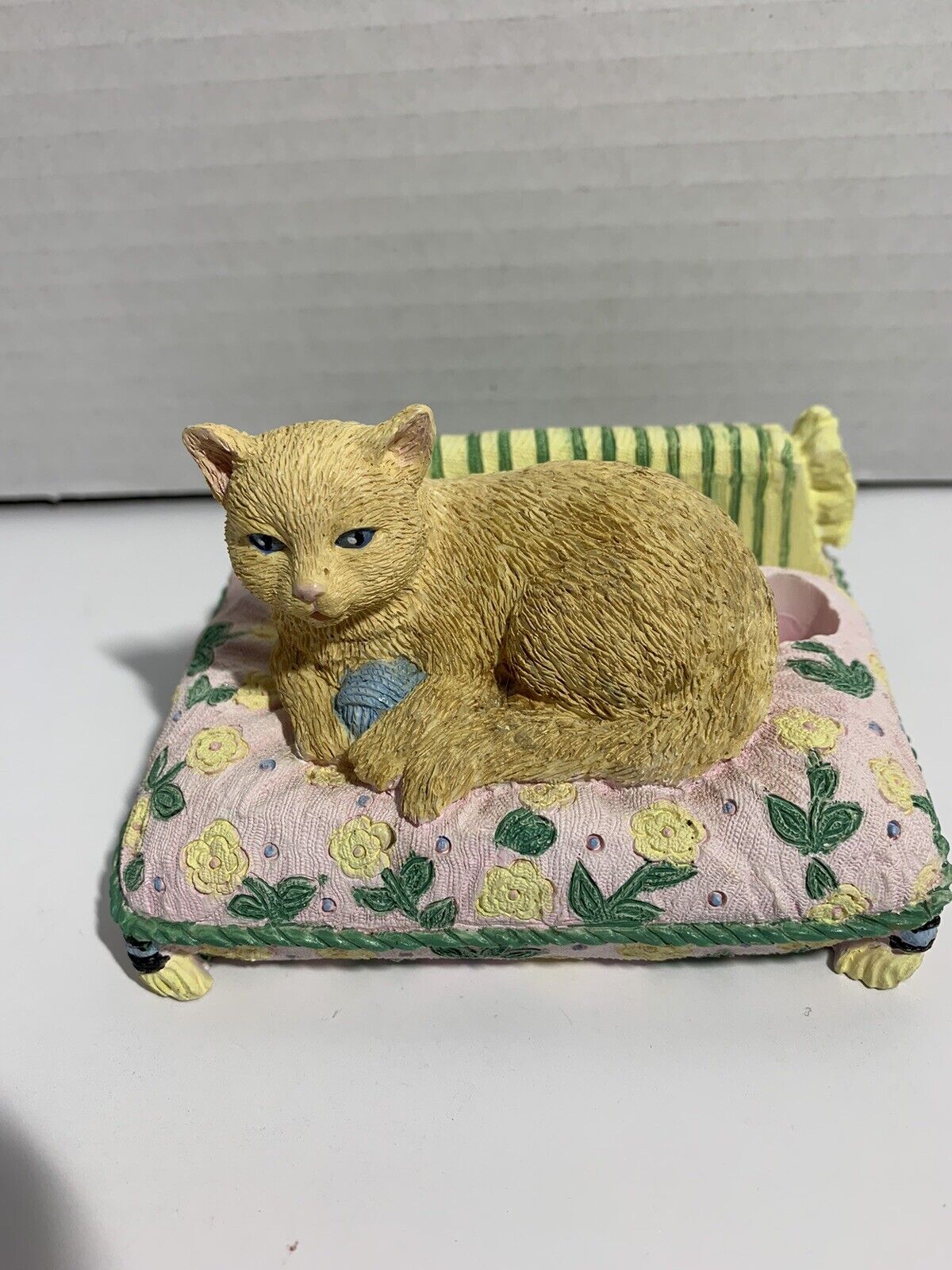 Lady Jayne Cottage Cat Sitting on a Pillow Figurine Memo Pad & Pen Holder