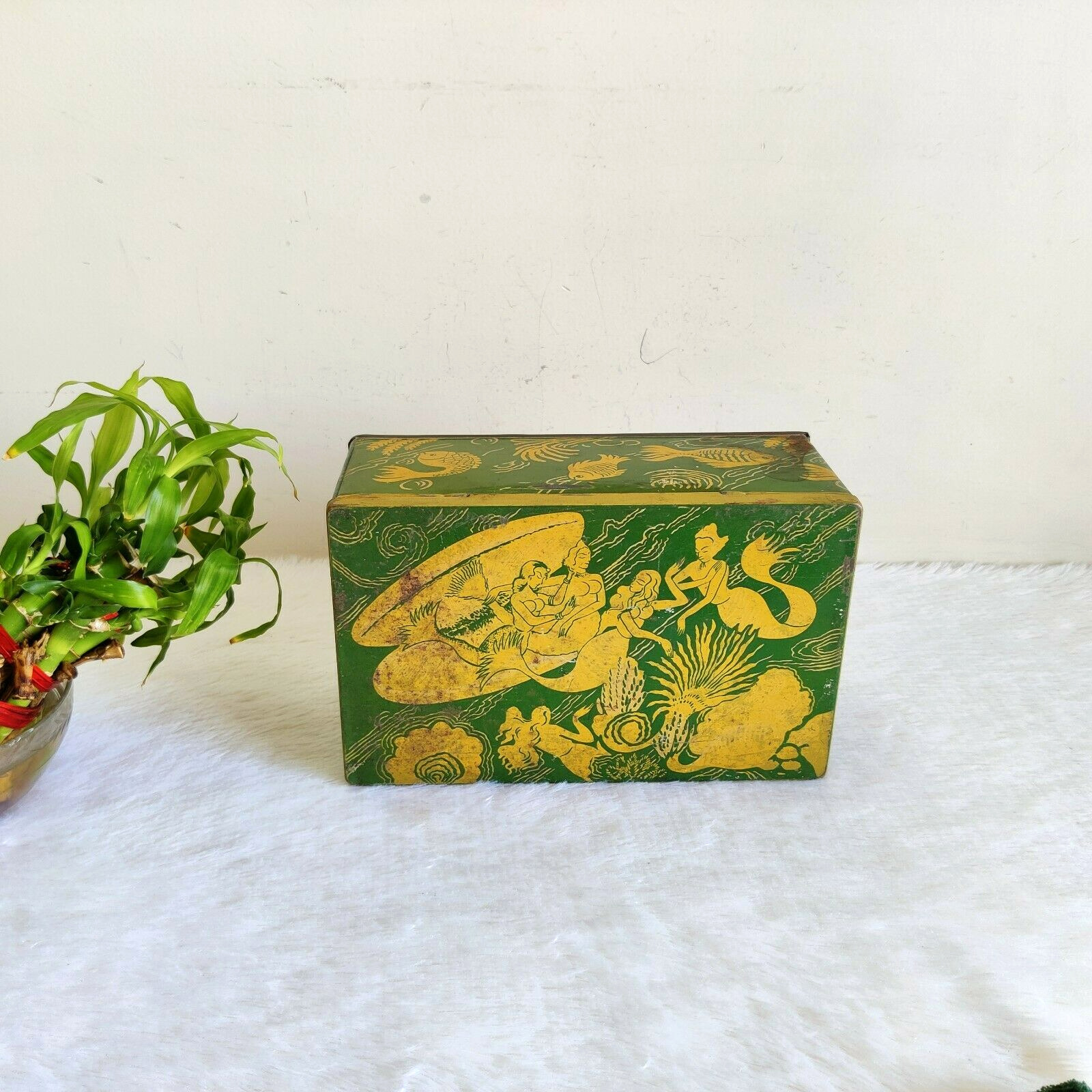 1930s Vintage GG Confectionery Fish Mermaids Graphics Advertising Tin Box TB1377