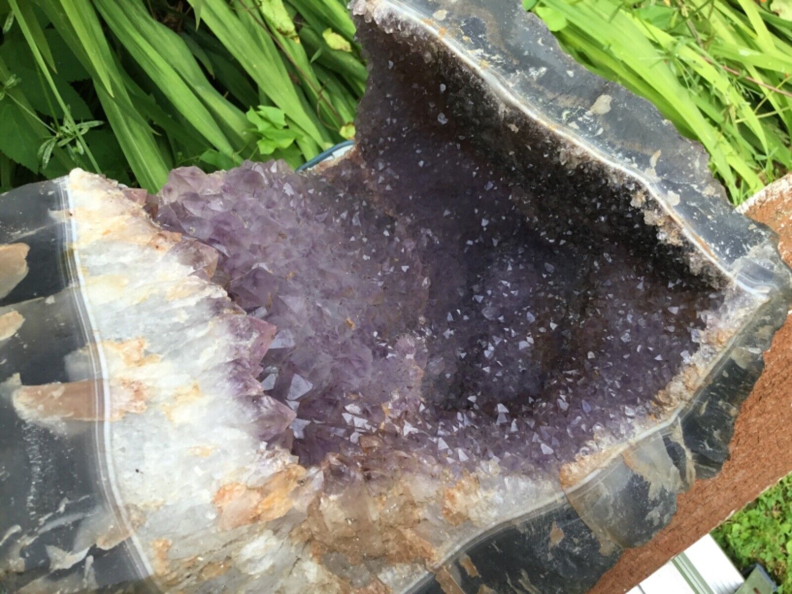 Large Amethyst geode on Agate base from Uruguay from Old Collection.7 Kilos 💜