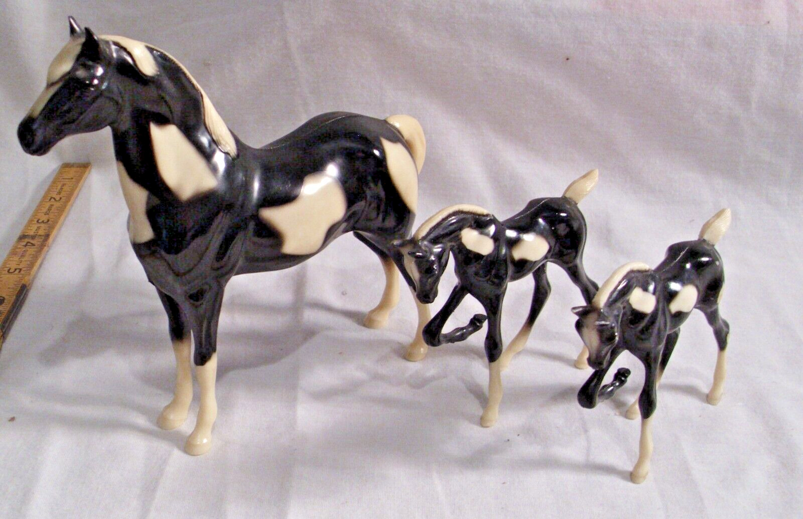 HARTLAND PINTO MARE AND TWO FOALS HORSE FIGURES