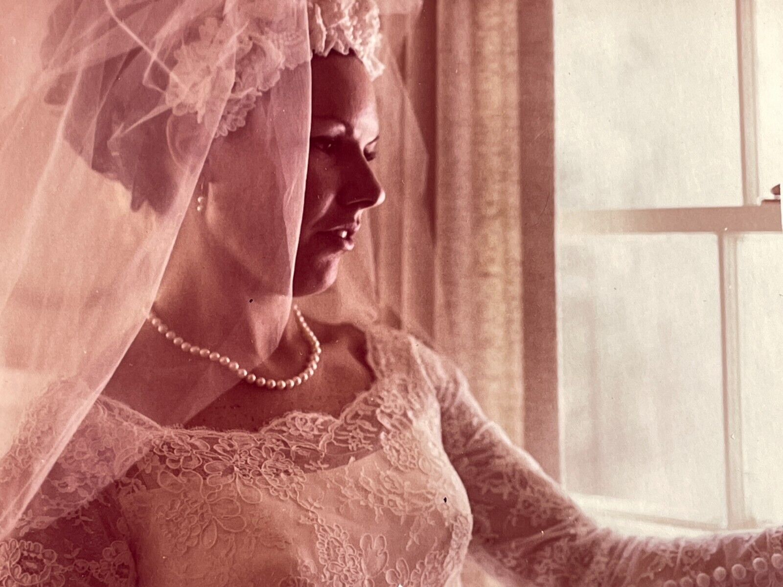 FG Photo Pretty Lovely Woman Bride Veil Close Up Portrait Wedding Dress Artistic