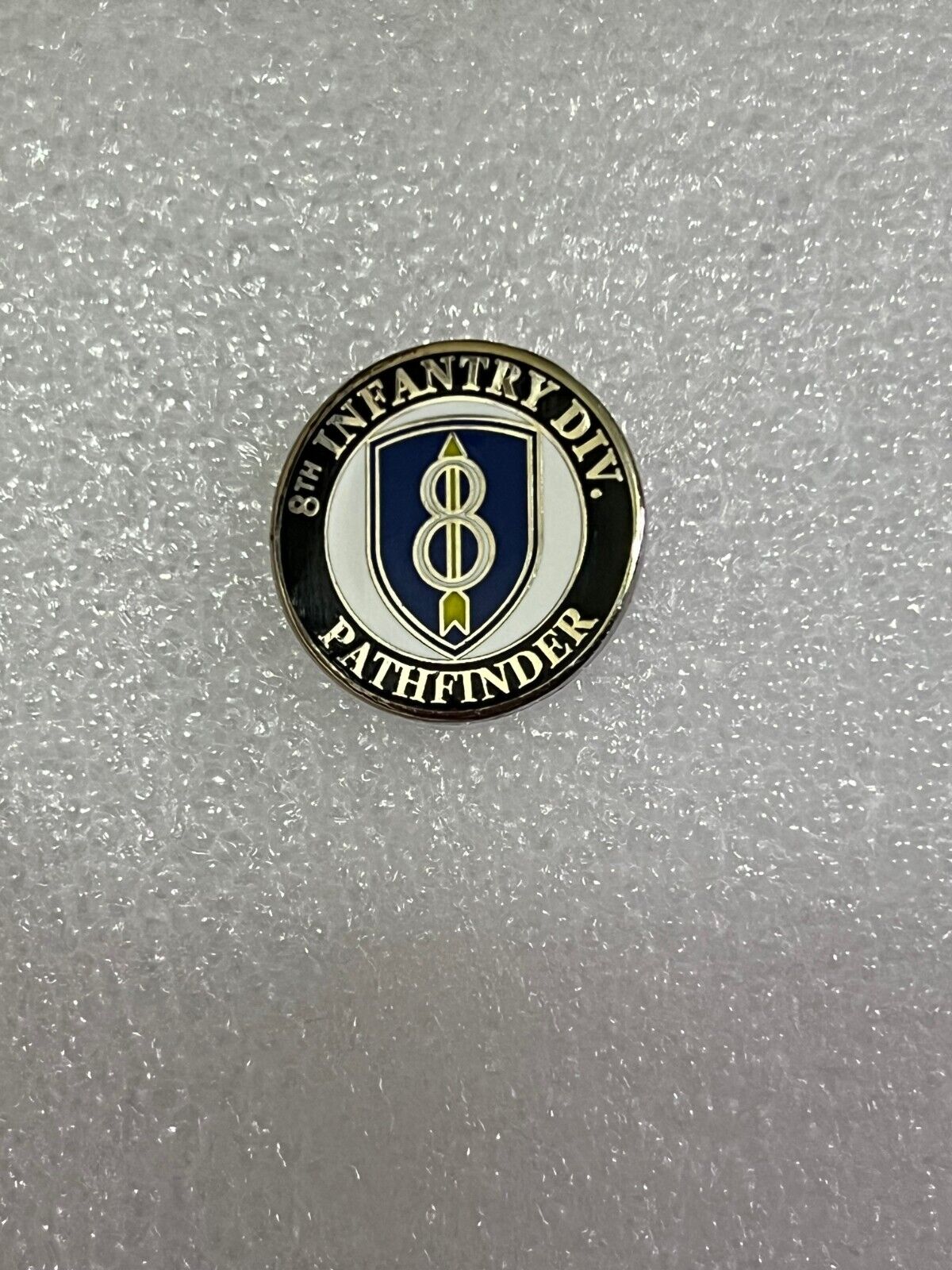 US ARMY 8TH INFANTRY DIVISION DIVISION  HAT PIN  (EE P62462)