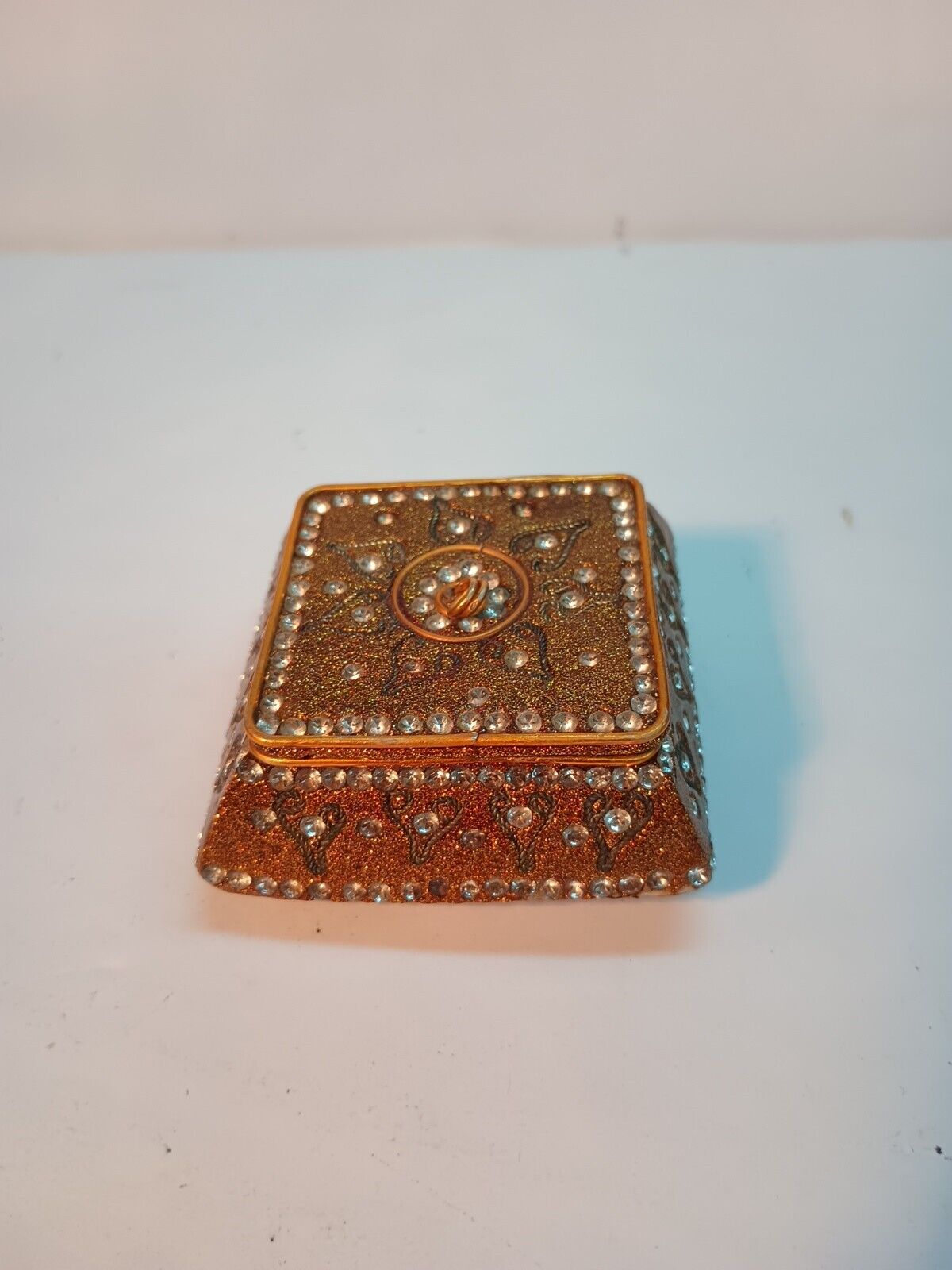 (1) Copper jewel trinket box unusual interesting copper trim 1.5” tall x 3” wide