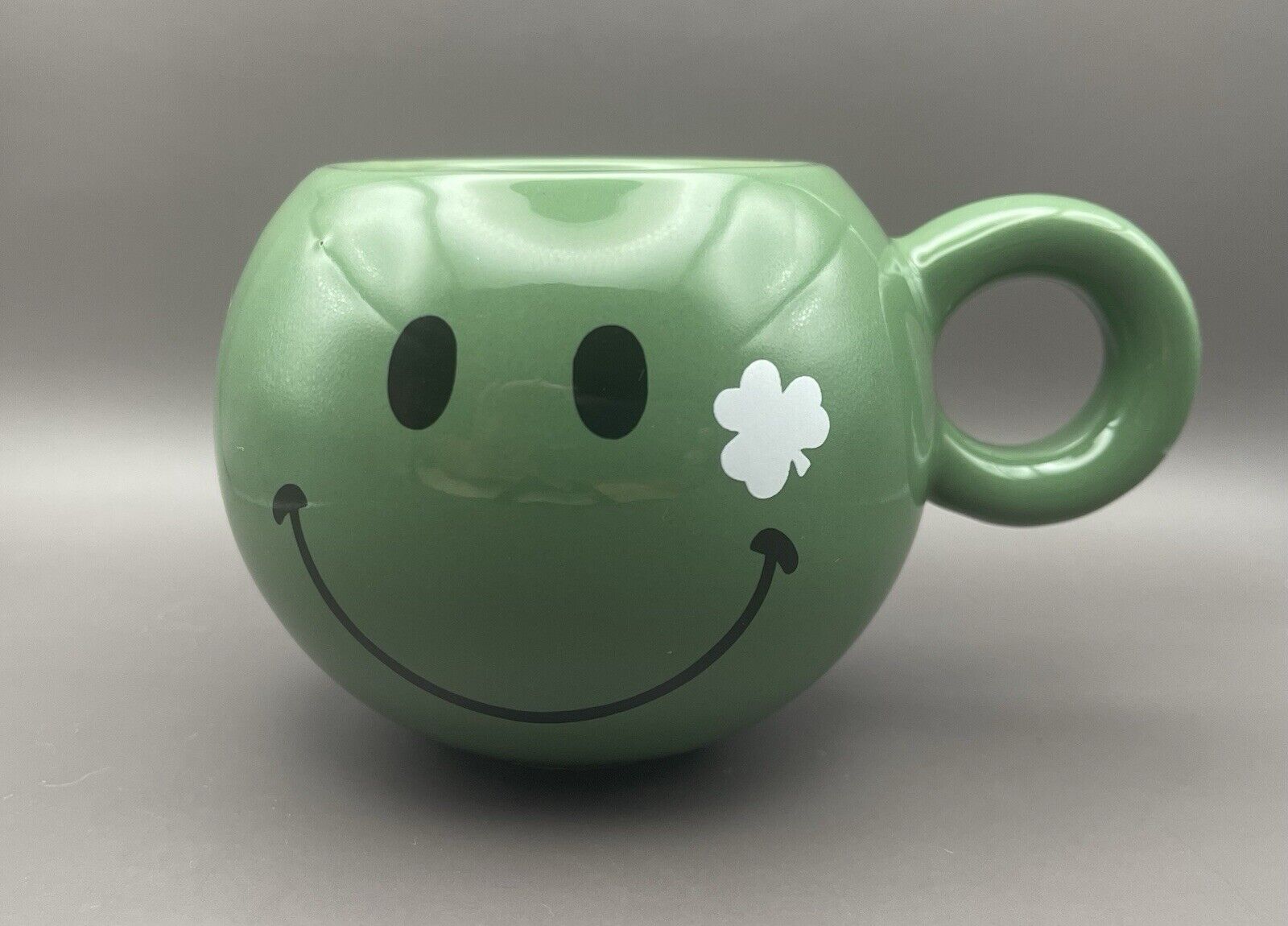 Vintage Round Smiley Face Coffee Mug Cup Green With White Clover Shamrock Retro