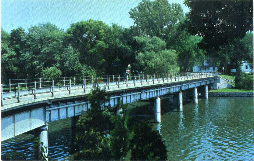 Fort Atkinson Wisconsin Robert Street Bridge 1960s Vintage Postcard