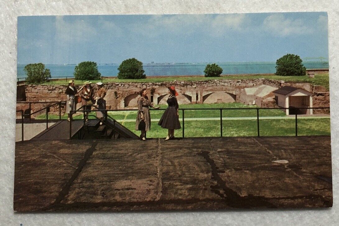 Fort Sumter Charleston, S.C.  Postcard (L1)
