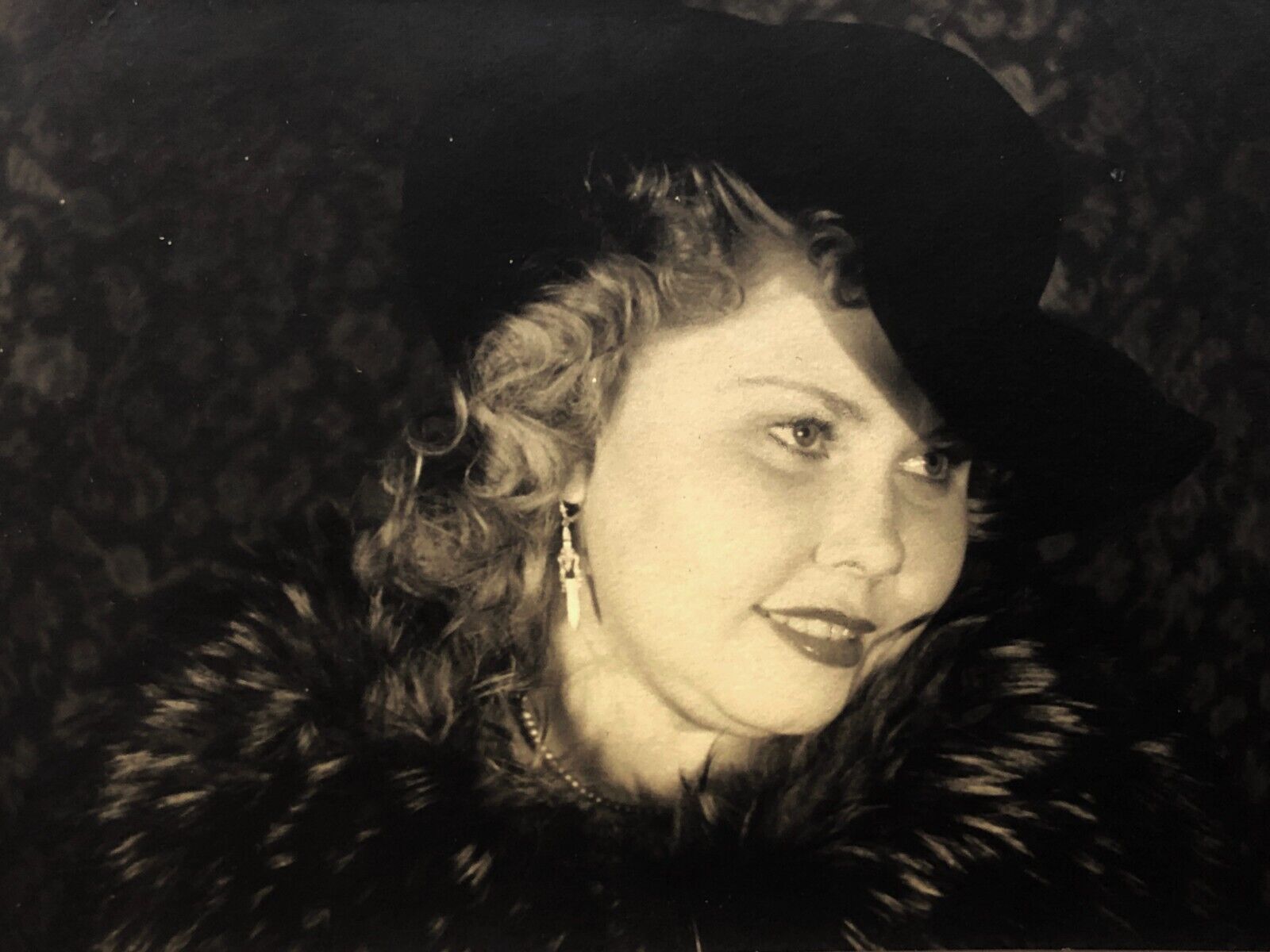 1953 Pretty Woman💥 Fur and Hat B&W Photo Portrait Snapshot