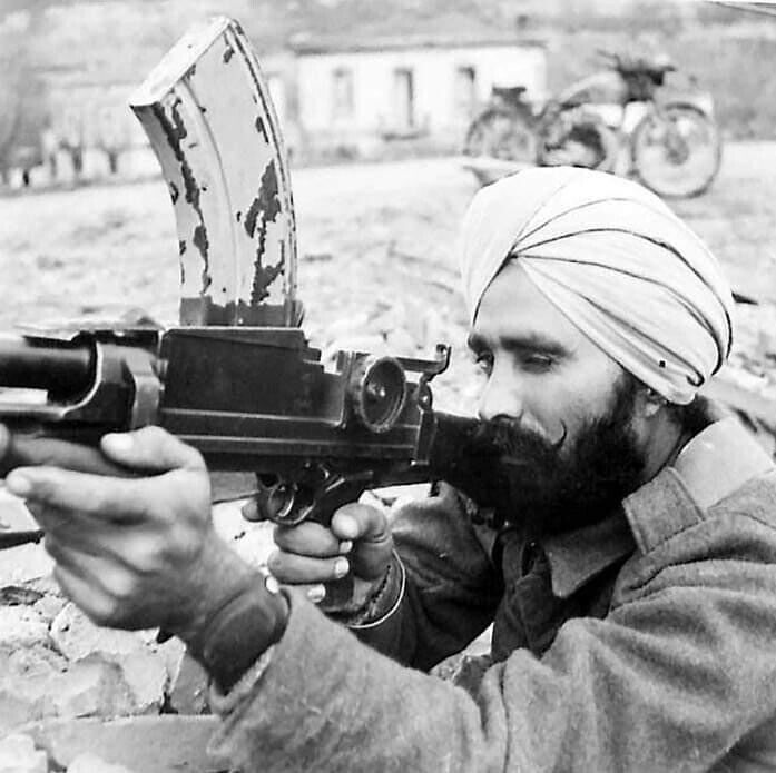 WWII Photo British Indian Army Sikh Soldier Bren Gun World War Two WW2 / 1875