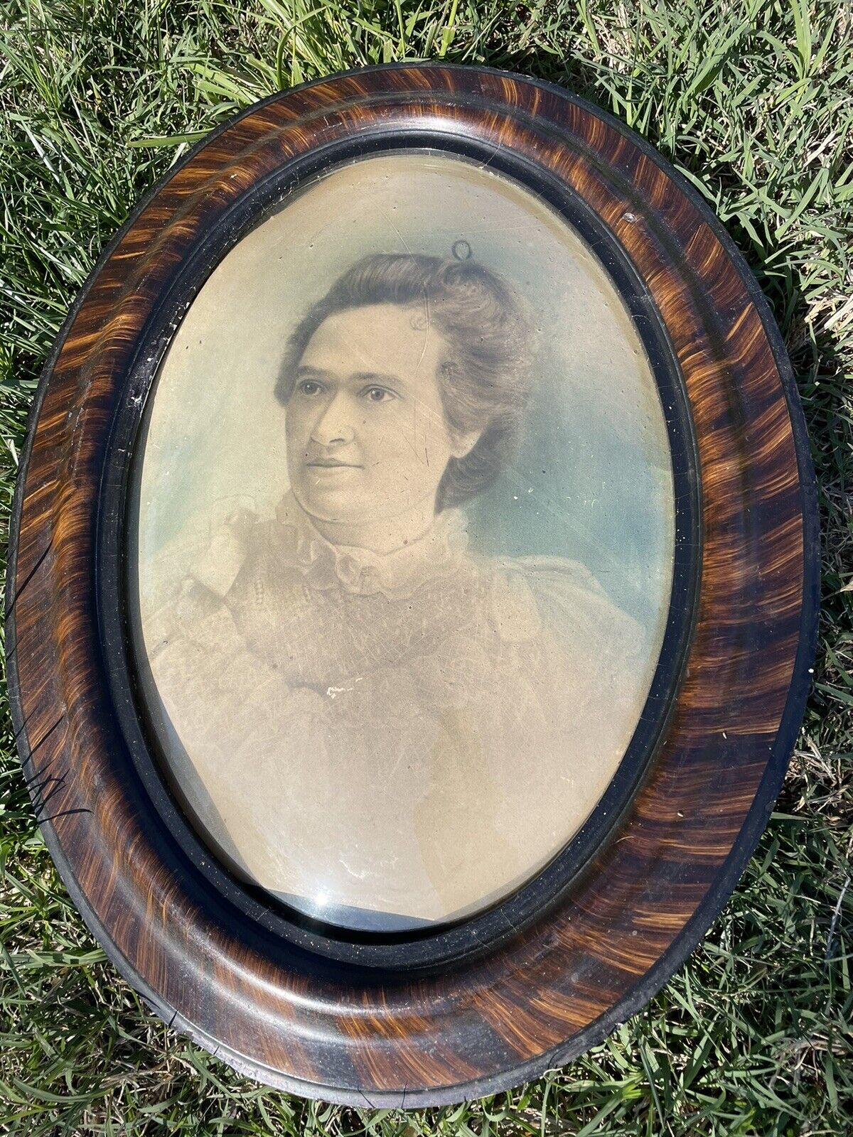 Antique Oval Tiger Stripe Wood Picture Frame with Convex Bubble Glass