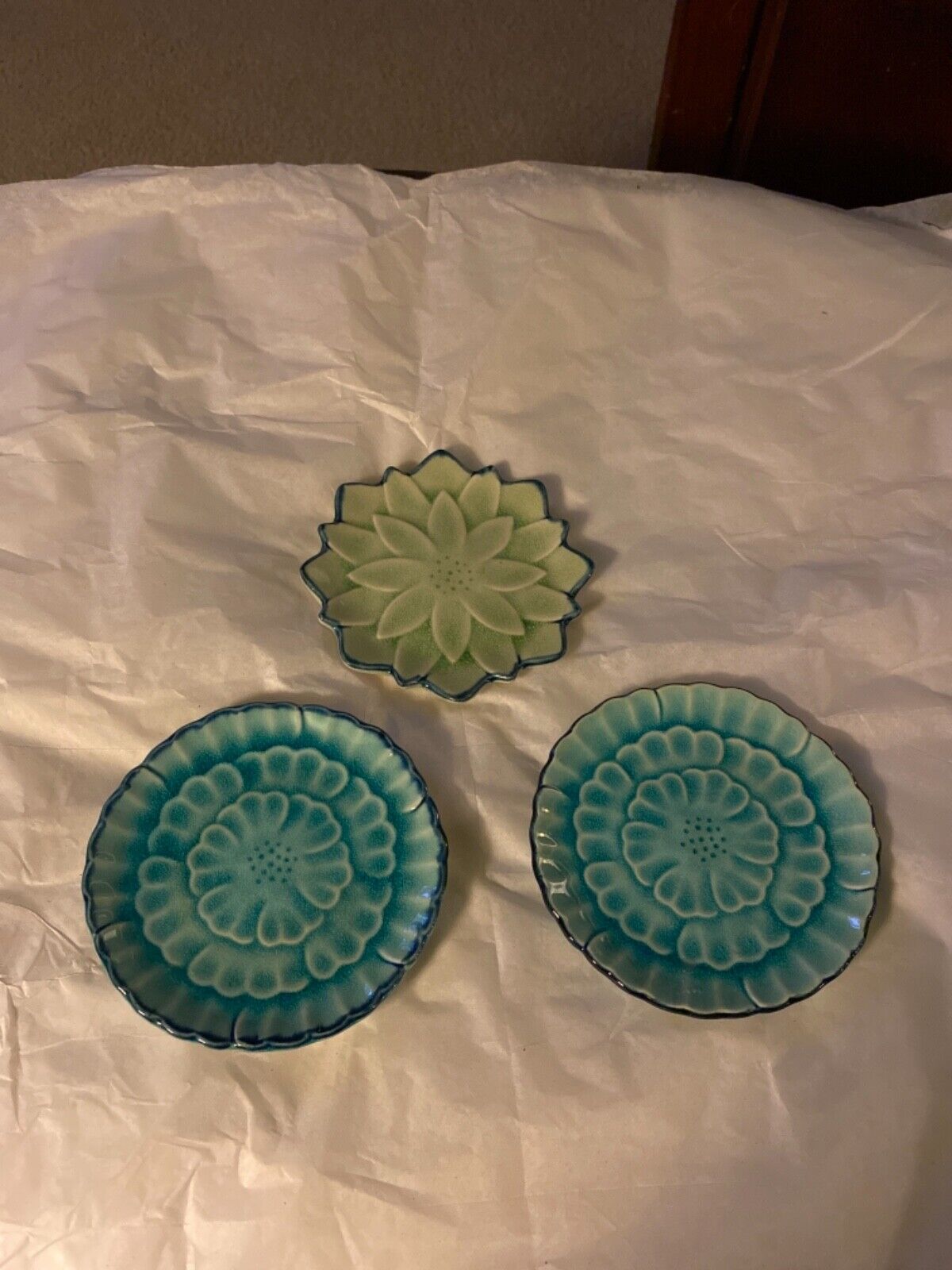 VINTAGE 1980’S MAJOLICA NEW OLD STOCK STYLE DISHES PEONY AND DAHLIA 3 IN LOT