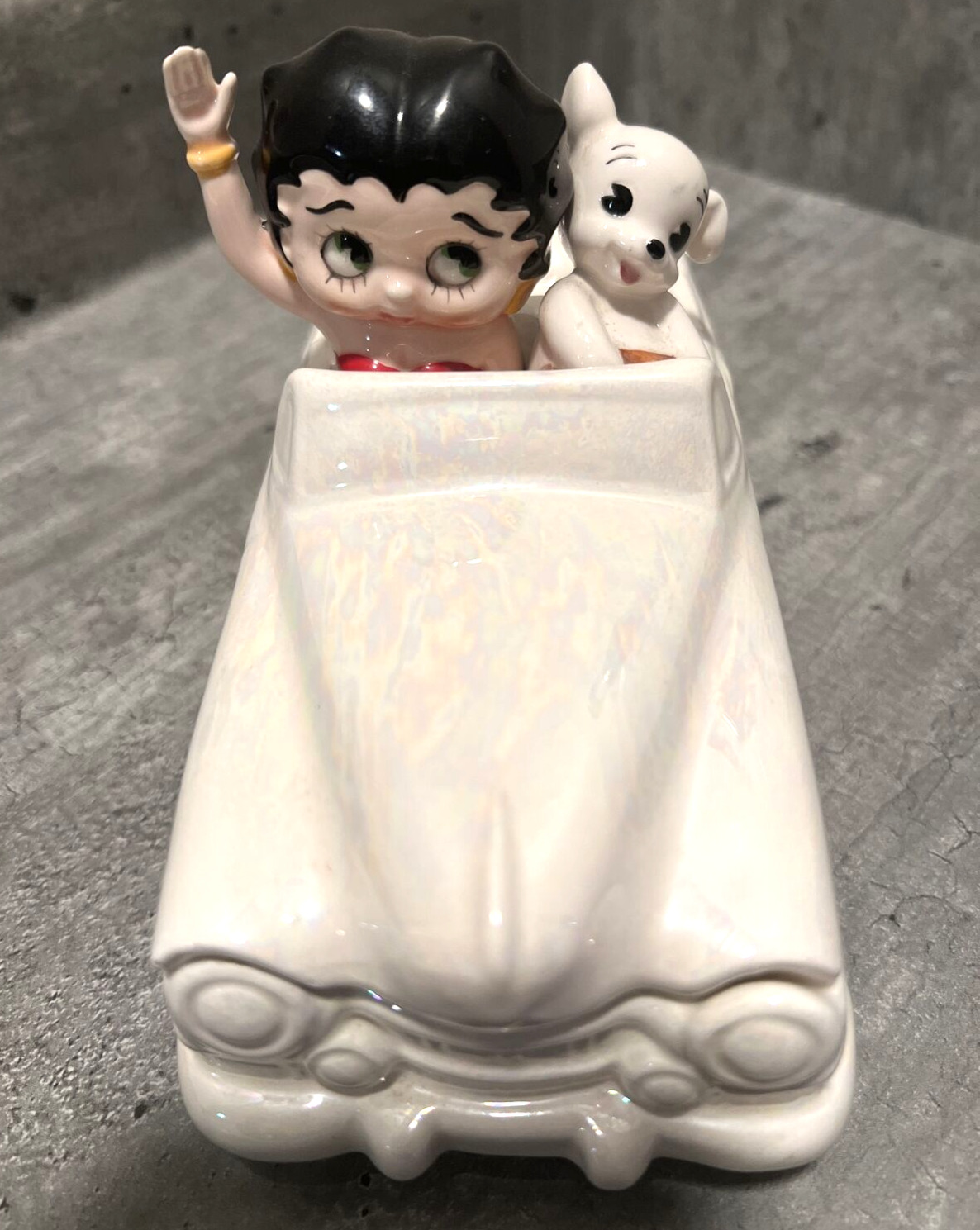 Vintage 1983 Vandor Betty Boop And Pudgy Dog White Convertible Car Trinket Box