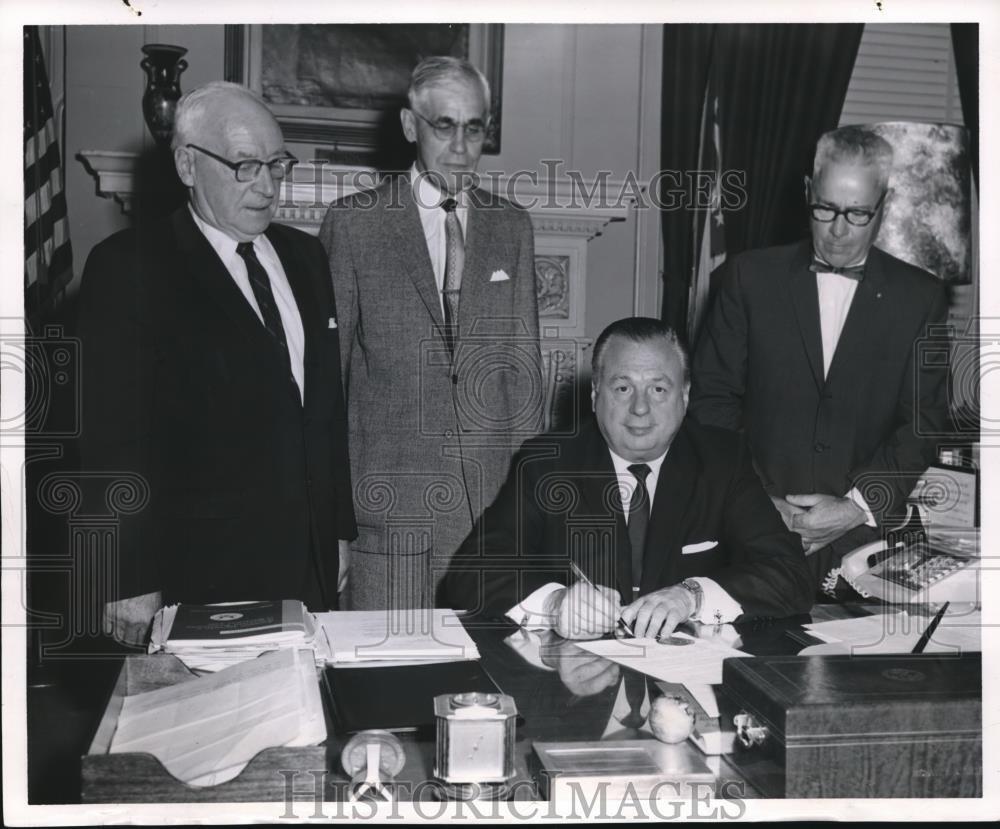 1962 Press Photo John E Morley, Elmer Kizer, Governor DiSalle, Ray J Flory