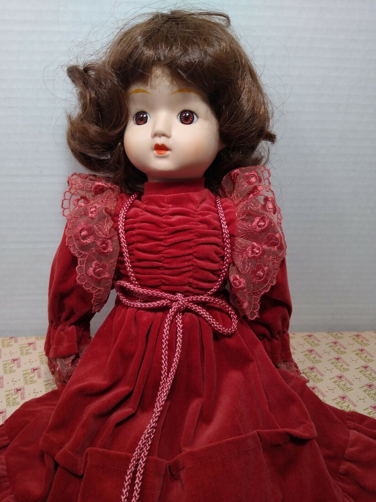 Schmid MUSICAL Doll House Gorgeous Victorian Brunette LA VIE EN ROSE 560-030