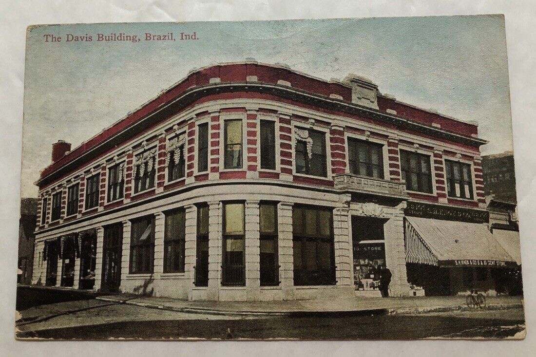 The Davis Building, Brazil, Indiana. Postcard (G2)