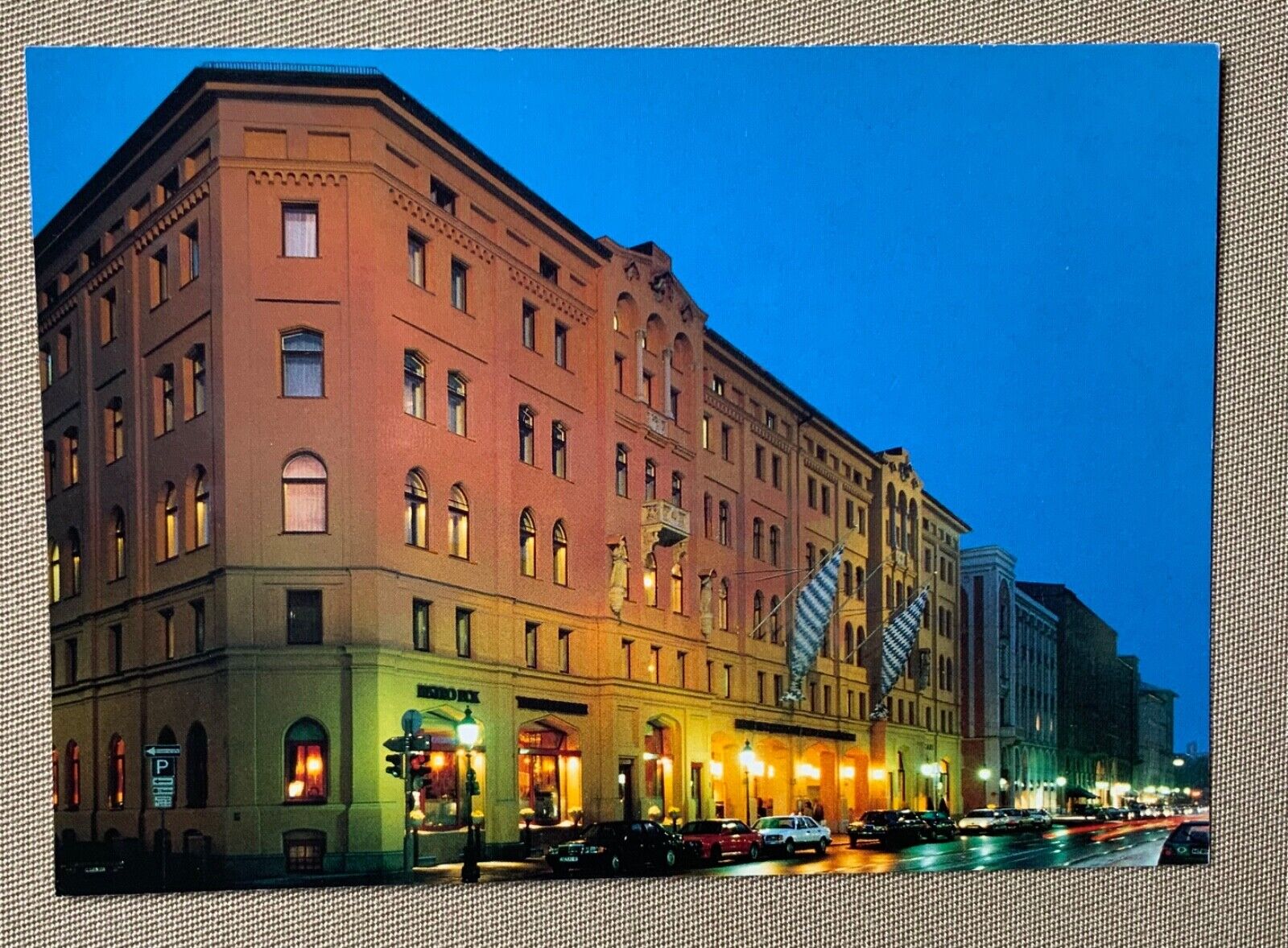 Hotel Vier Jahreszeiten. Kempinski, Munich postcard unsigned