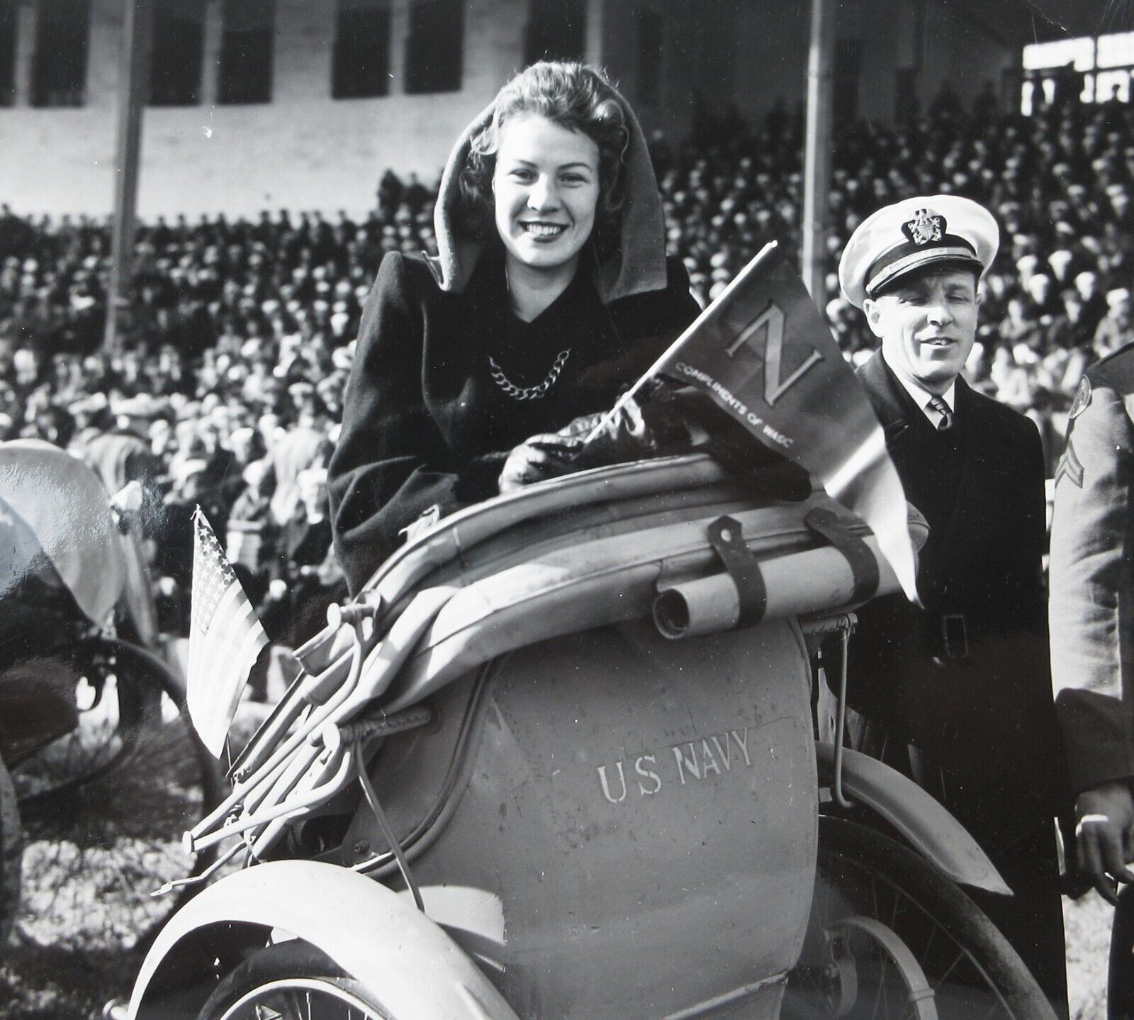 Pretty Woman US Navy Fan Movie Star? Pennant Rickshaw Official Photo 1940-50s