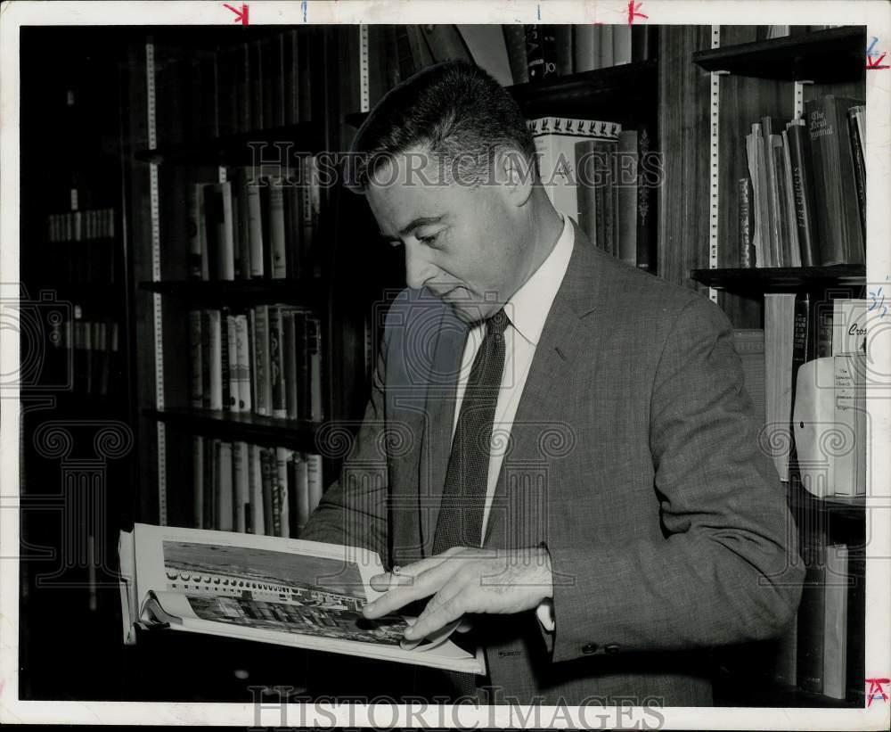 1965 Press Photo Dr. William Arrowsmith, University of Texas Classics Department
