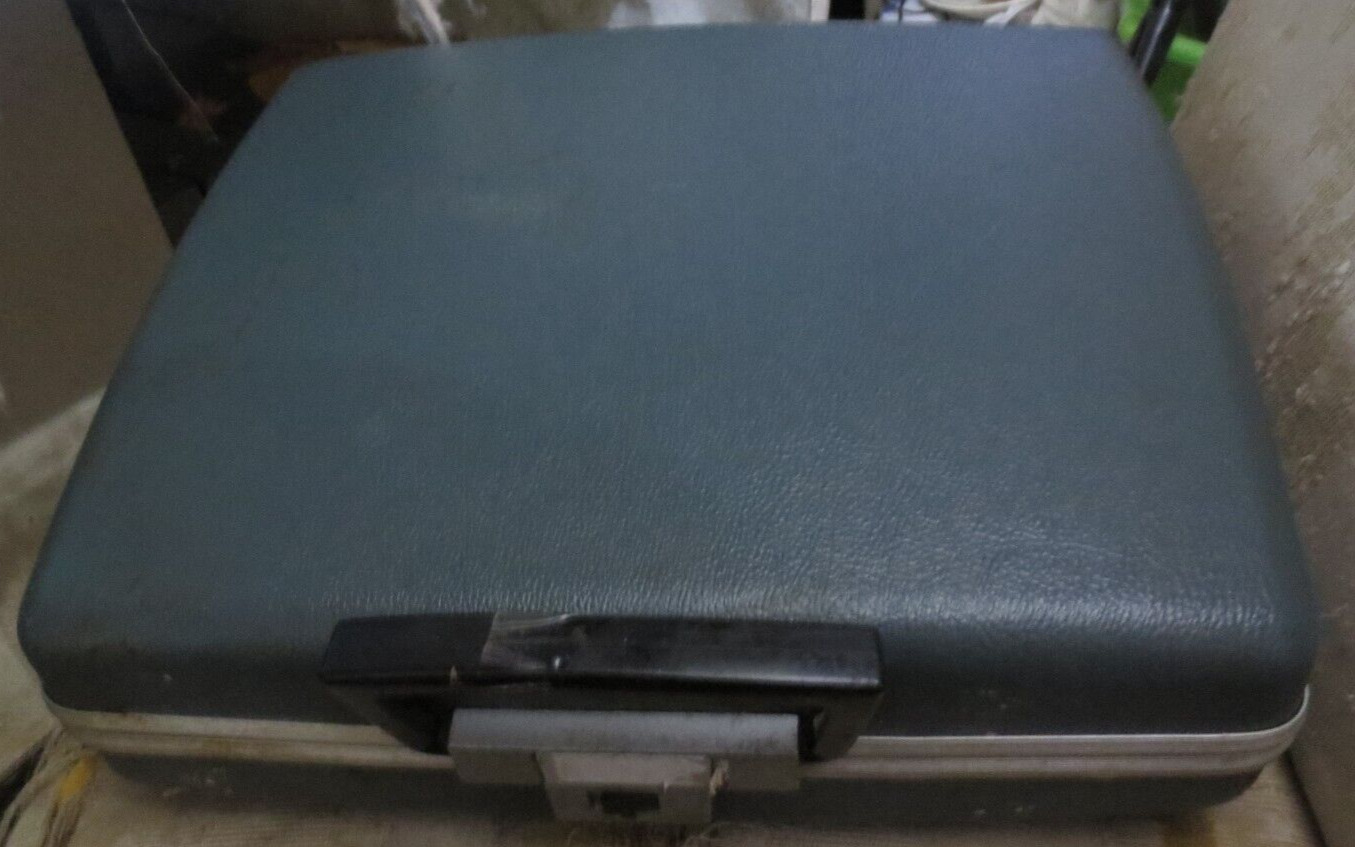 Vintage Royal Safari Typewriter W/ Hard Case Powder Blue/White For Repair
