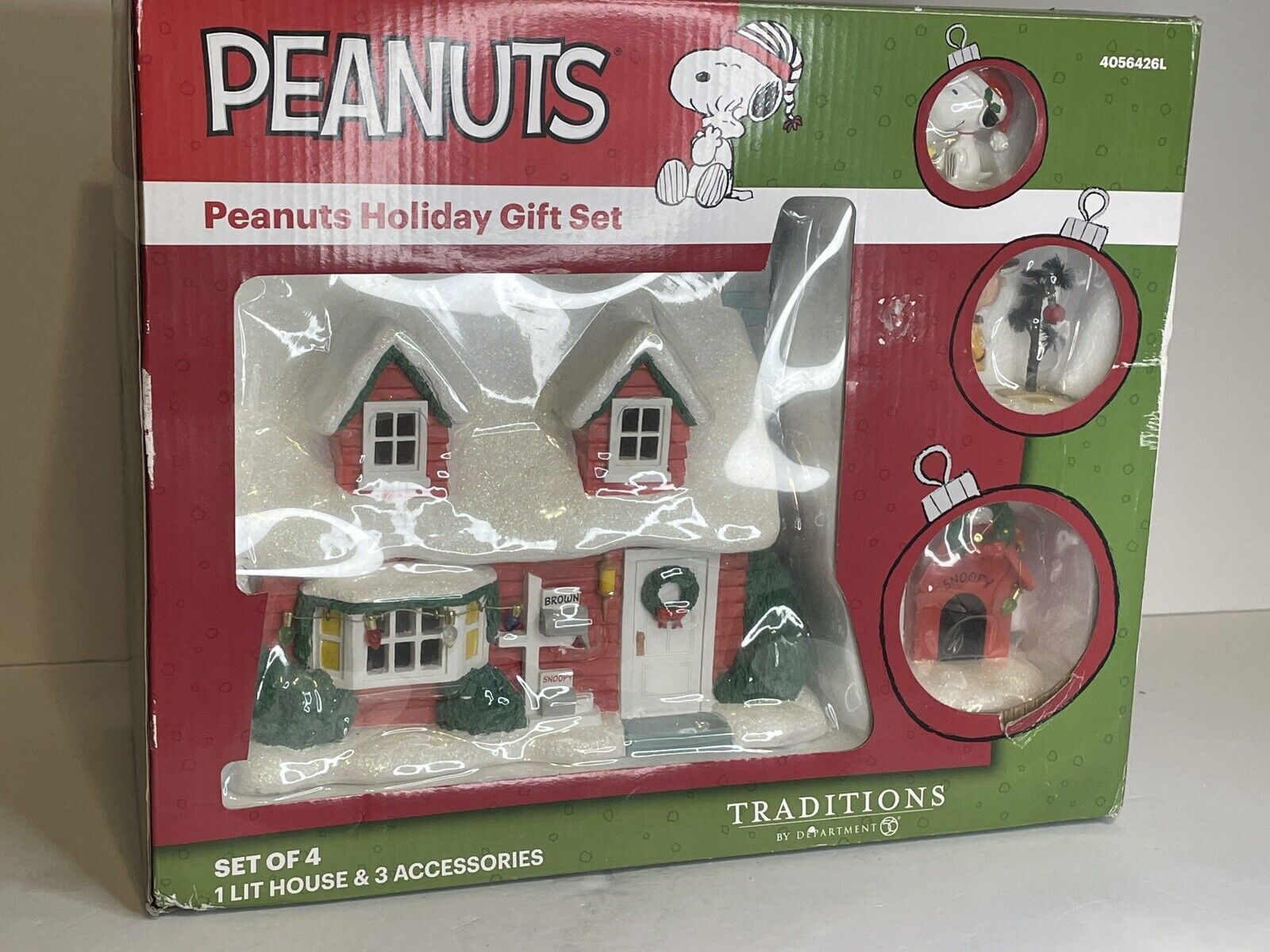 Dept 56 Peanuts Charlie Brown House Village Traditions Holiday Gift Set of 4