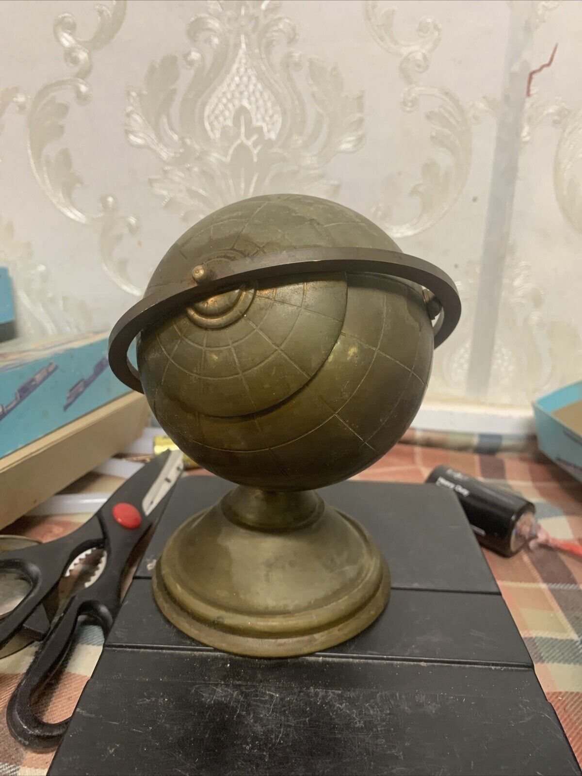 VINTAGE BRASS GLOBE ASHTRAY TABLE OFFICE DECOR SECRET STASH COMPLETE WITH TRAY
