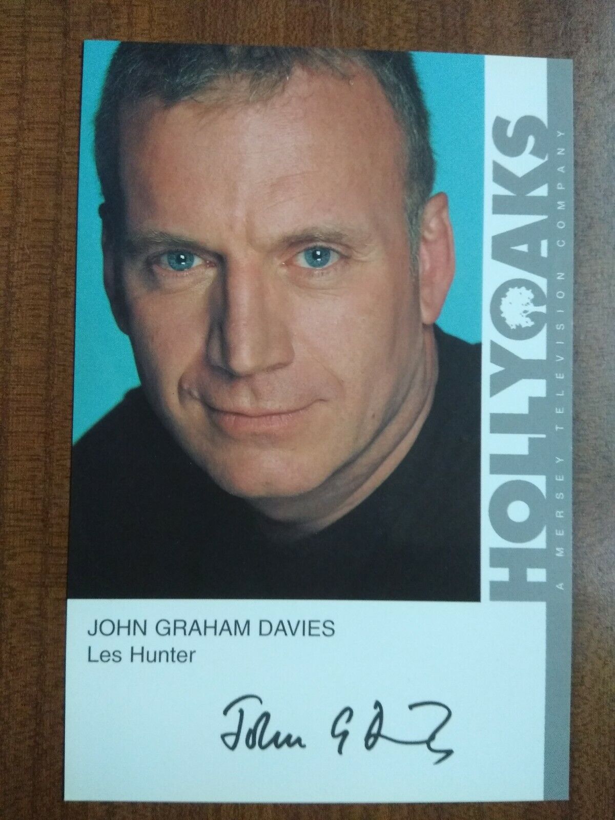 JOHN GRAHAM DAVIES *Les Hunter* HOLLYOAKS PRE-SIGNED AUTOGRAPH CAST PHOTO CARD