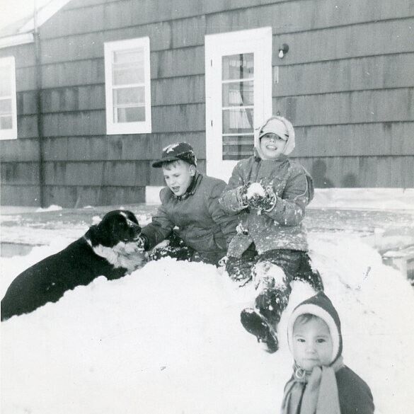 AC569 Original Vintage Photo PLAYING IN THE SNOW WITH DOG c 1961
